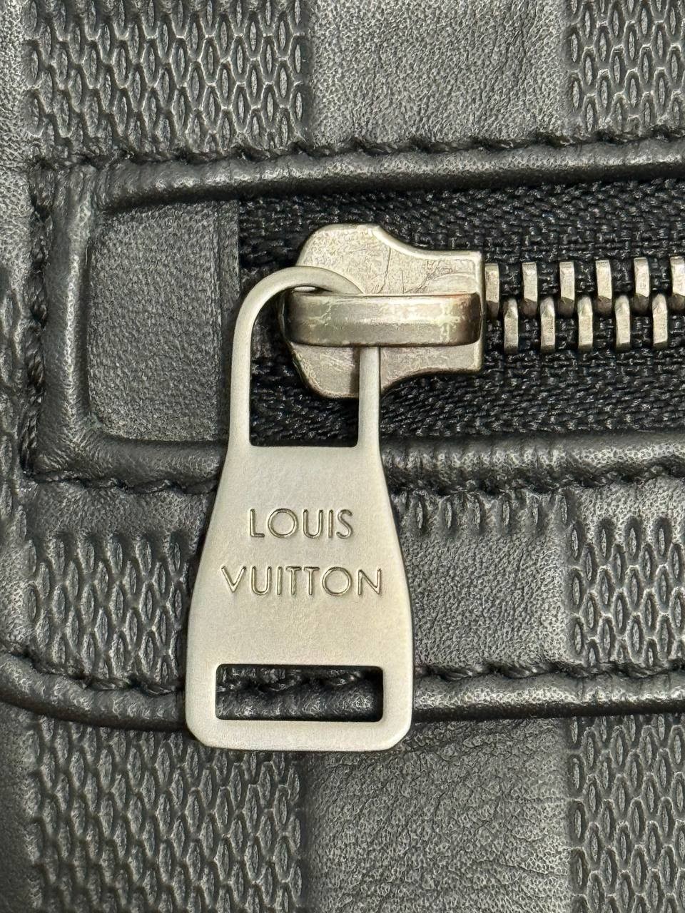 Louis Vuitton District 10