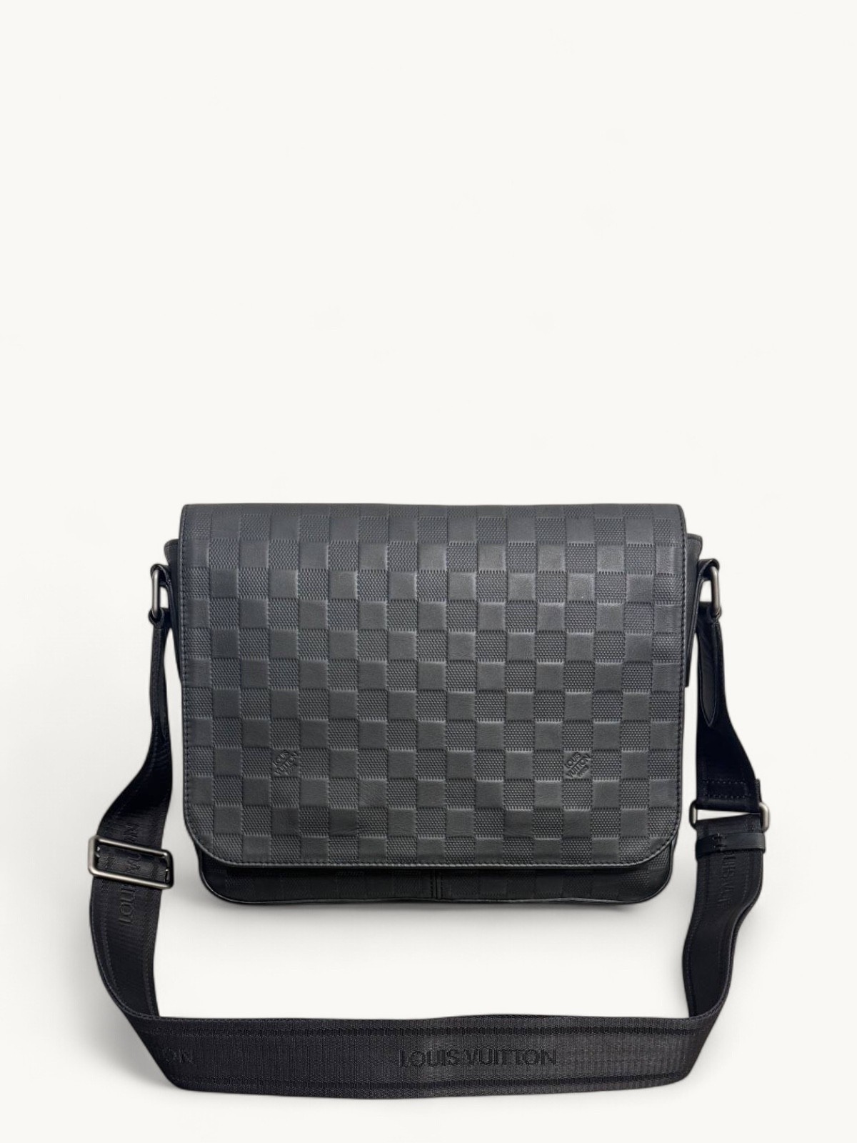 Louis Vuitton District 2