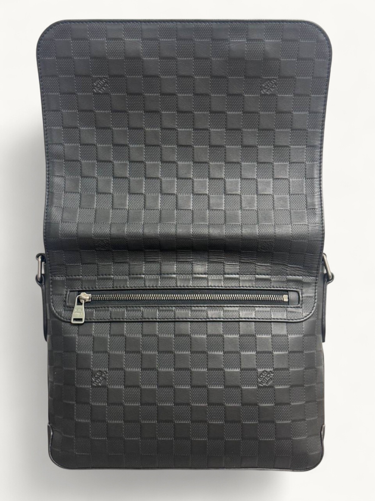 Louis Vuitton District 9