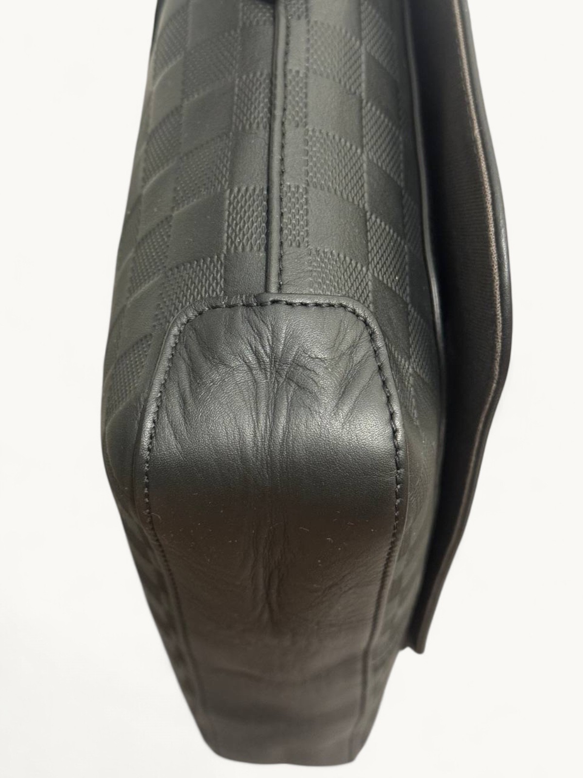 Louis Vuitton District 8