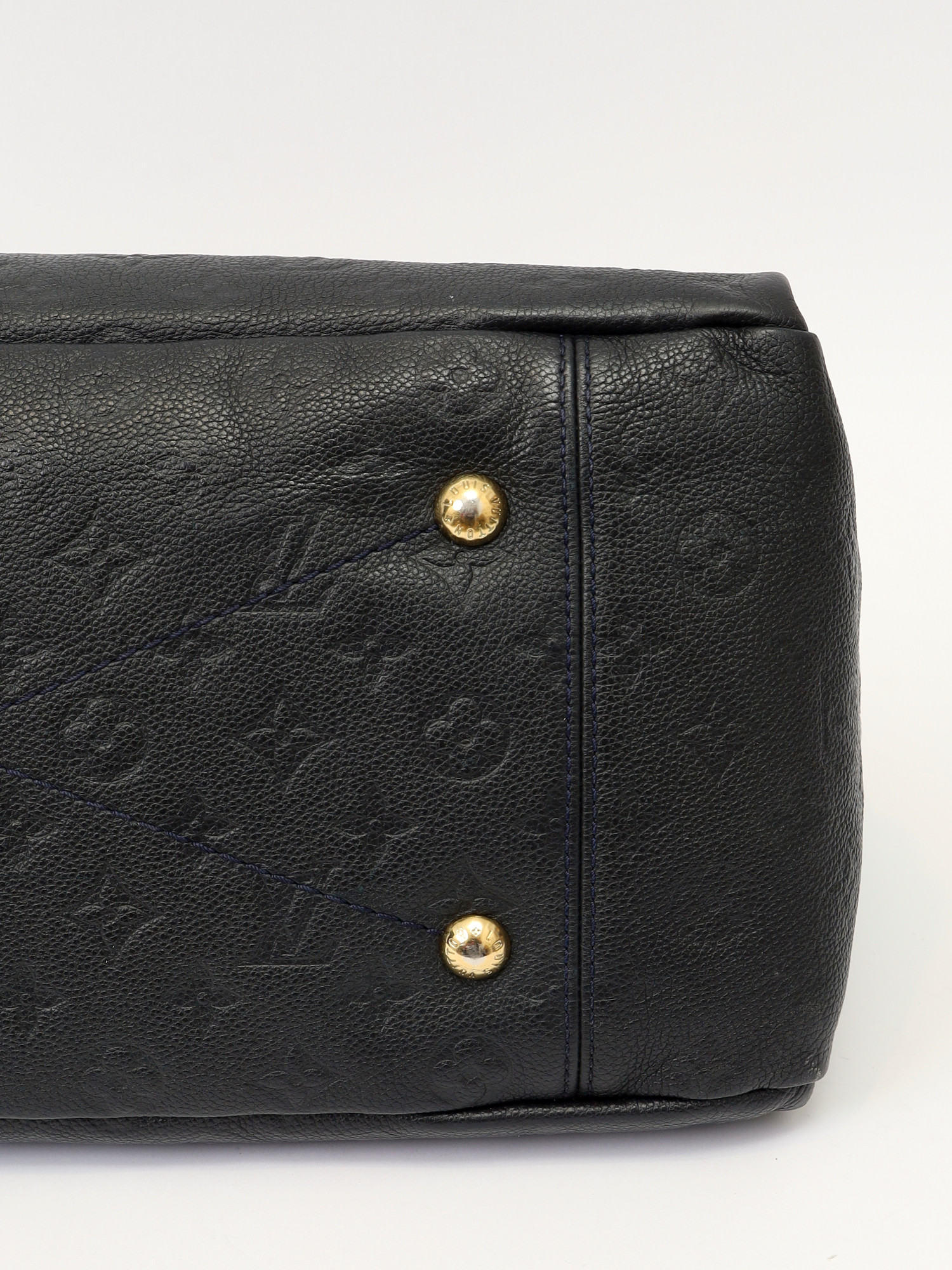 Louis Vuitton Artsy 8