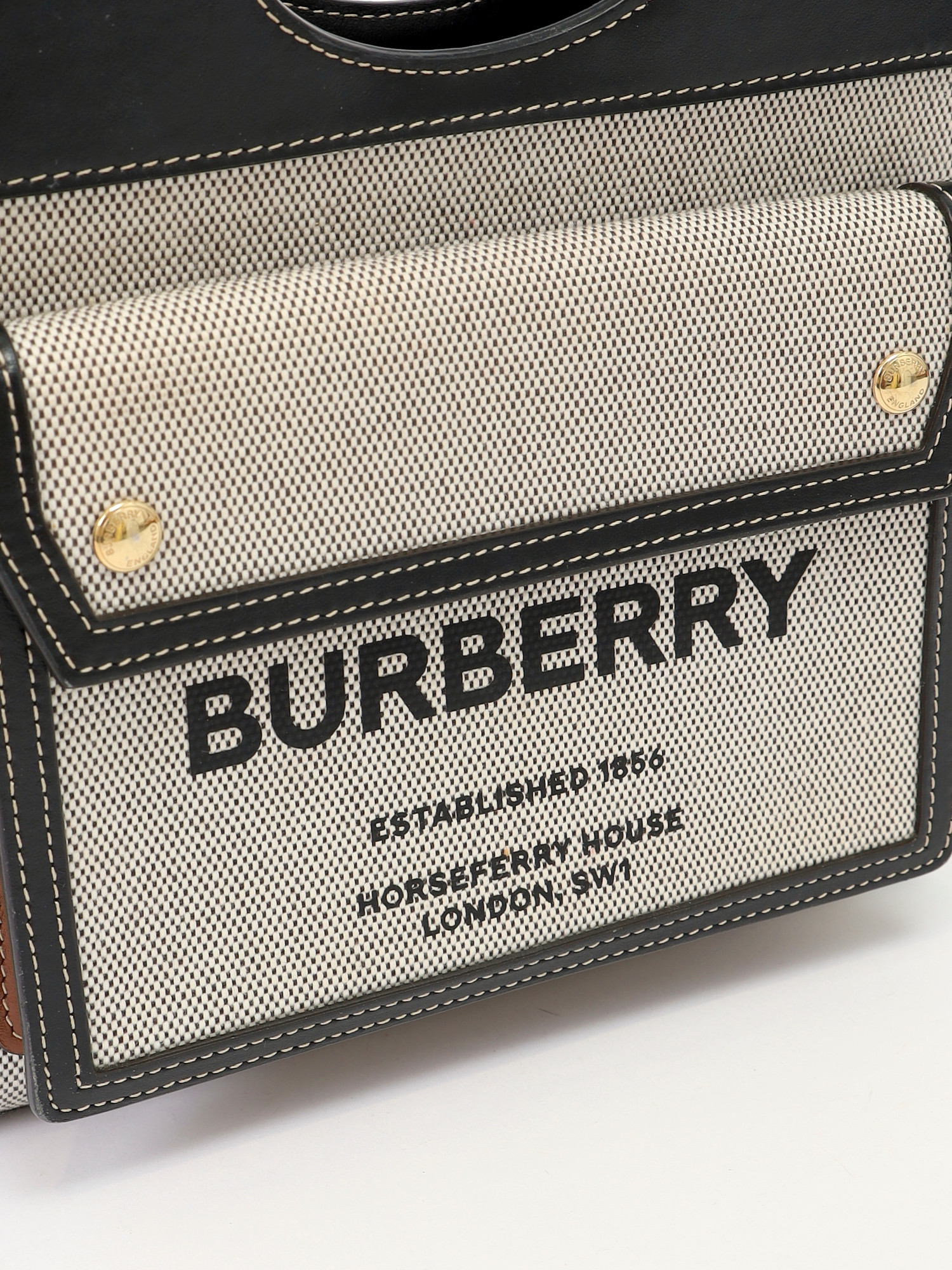 Burberry Pocket  5
