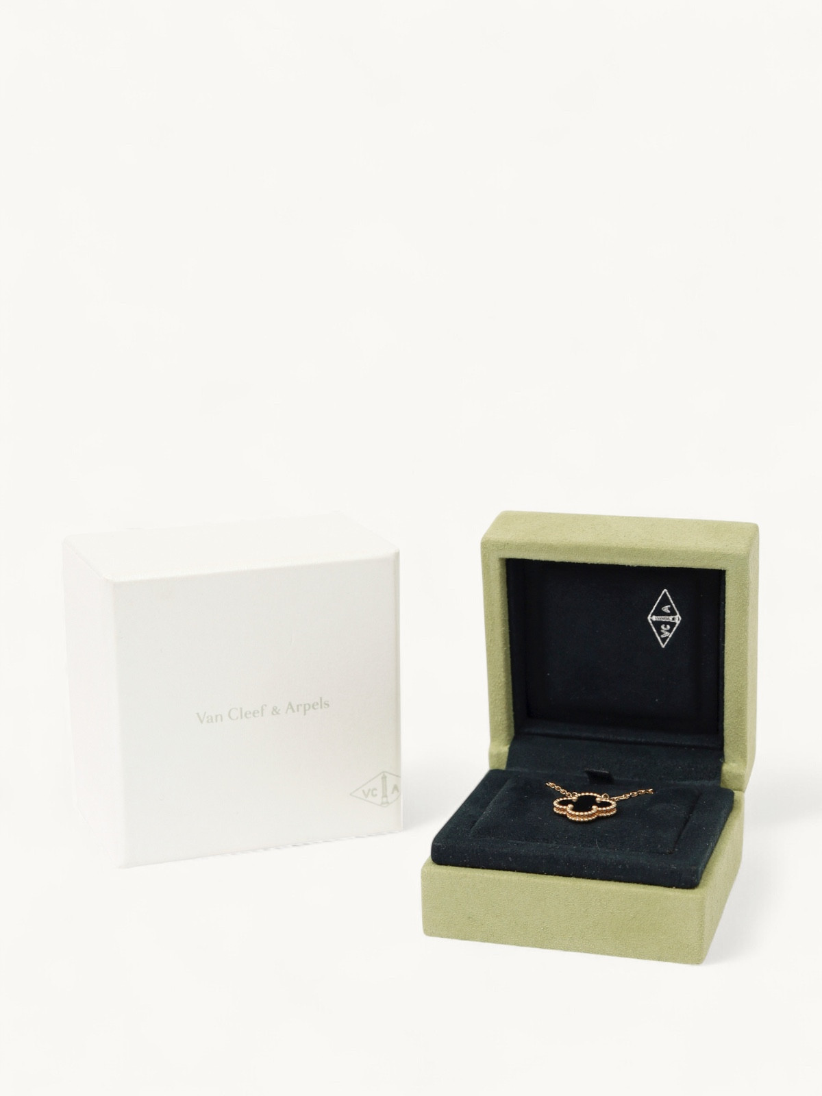 Van Cleef & Arpels Alhambra  3