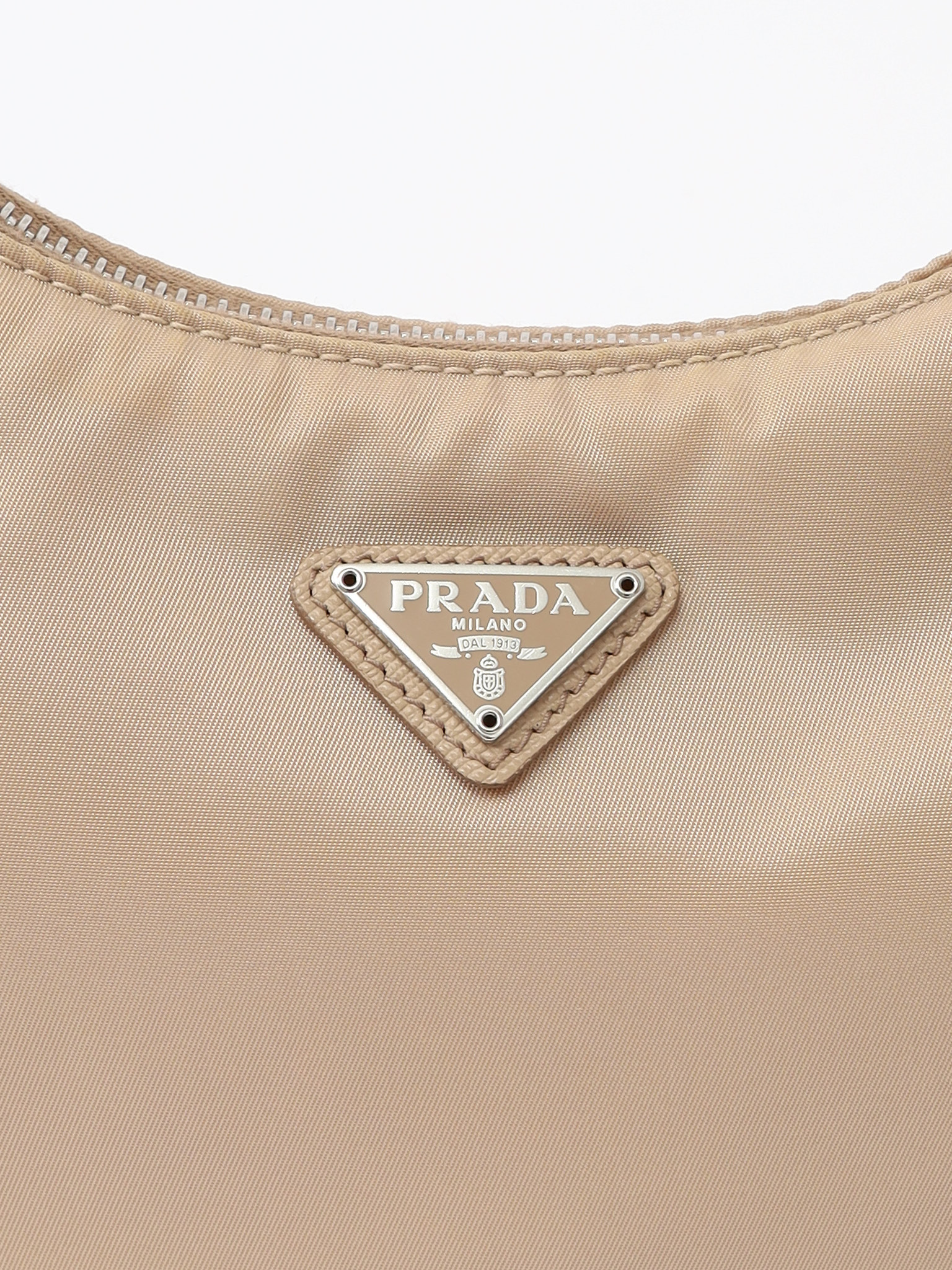 Сумки Prada Re-Edition 2005 изображение #6