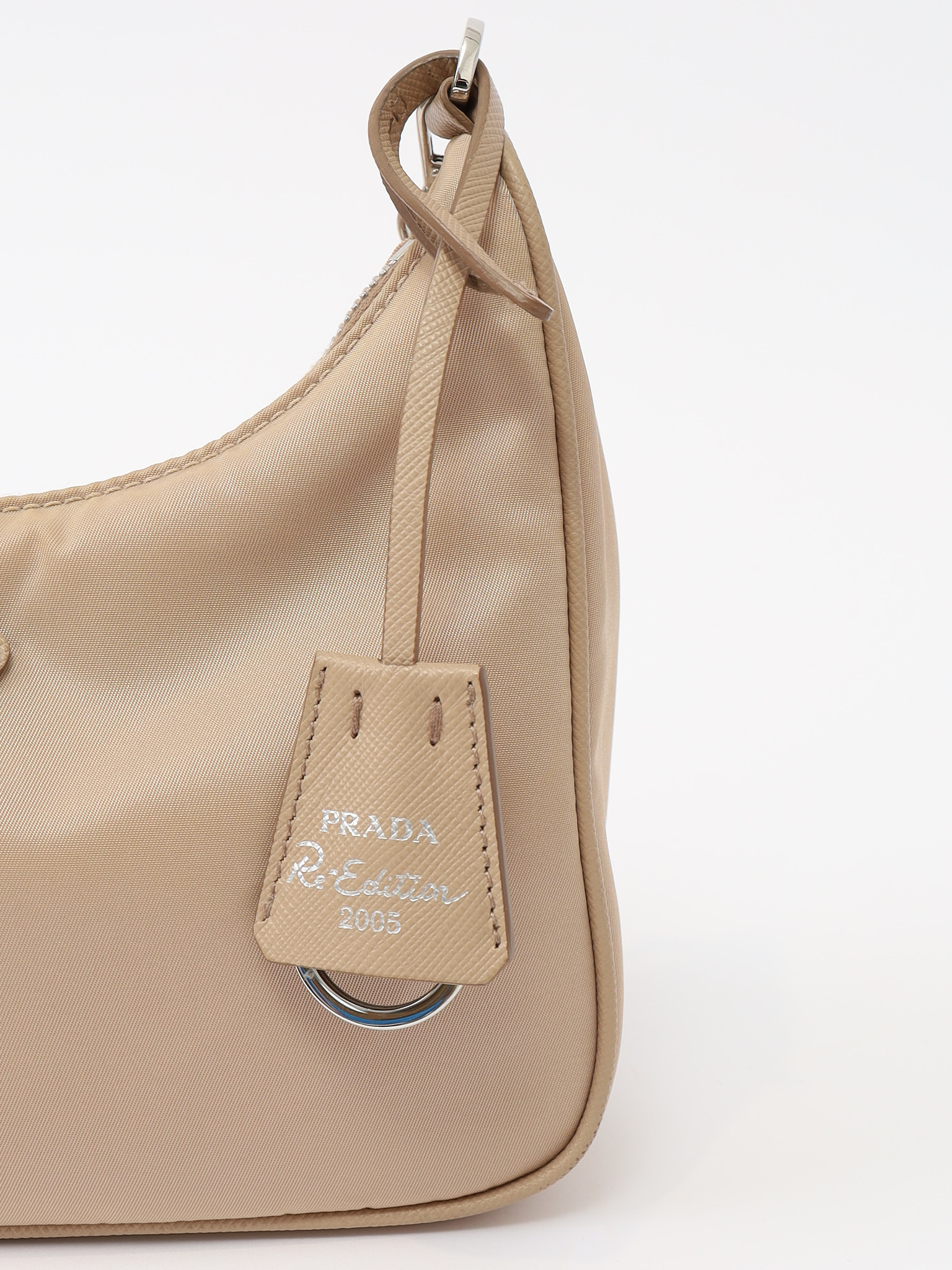 Сумки Prada Re-Edition 2005 изображение #7
