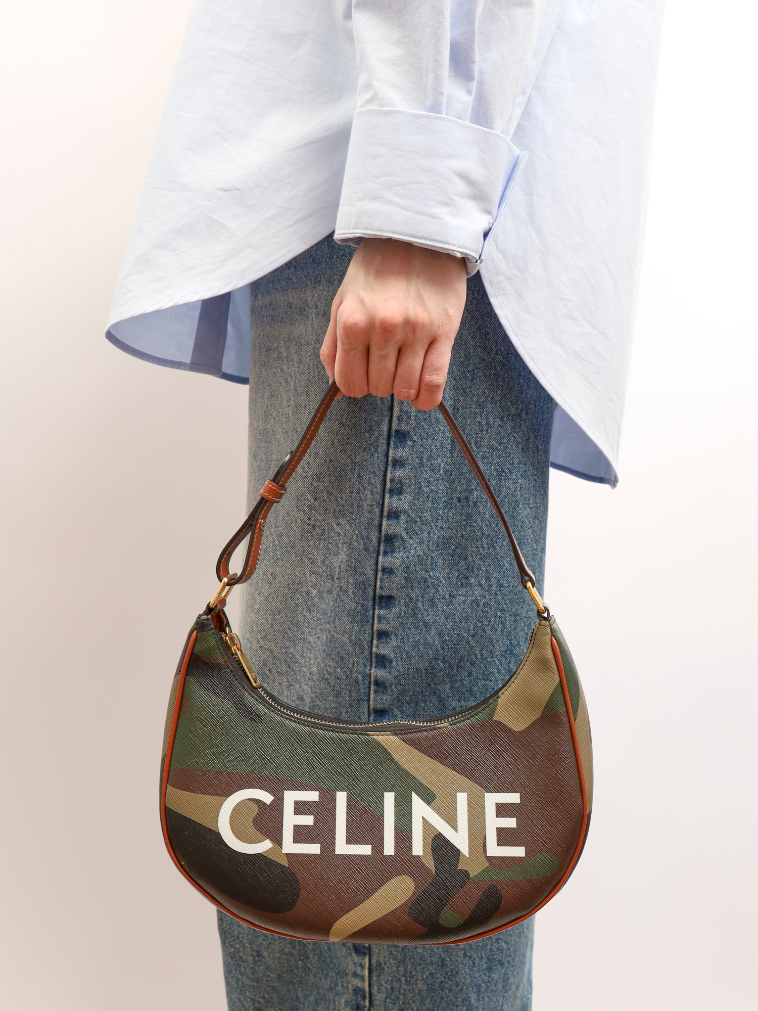 Celine Ava  1