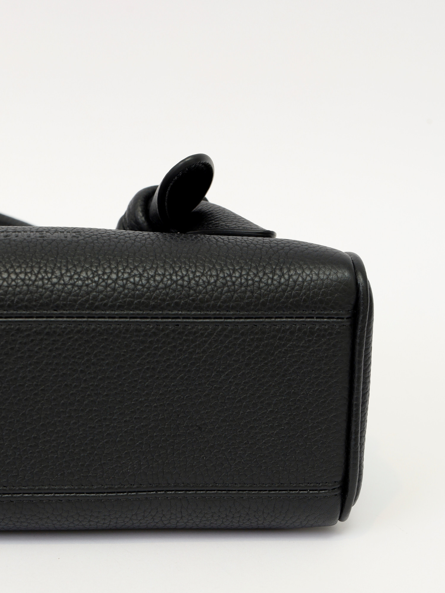 Jacquemus Le Turismo 11