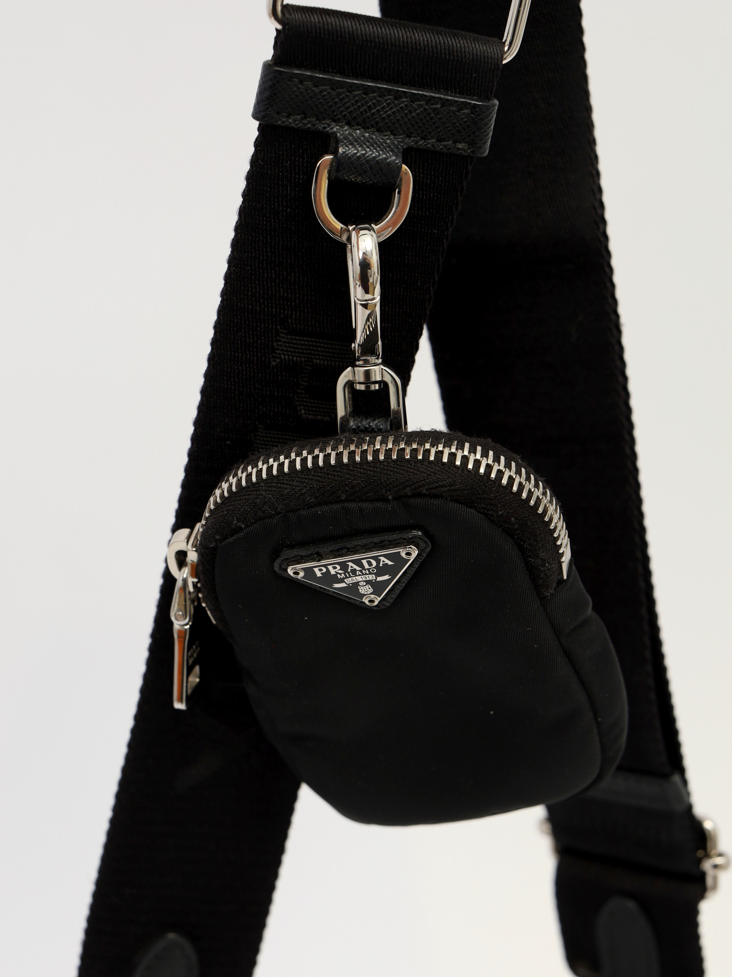 Prada Re-Edition 2005 9