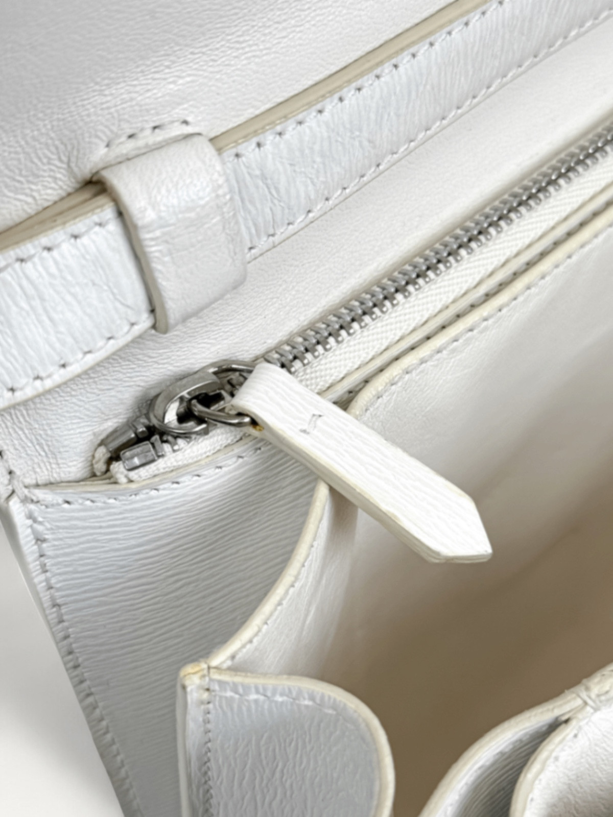 Celine Classic  9