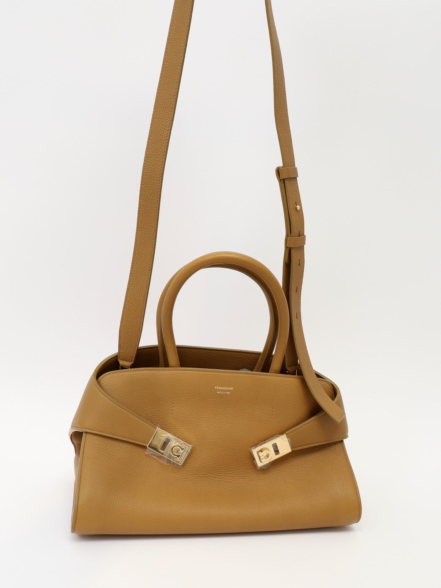 Salvatore Ferragamo Hug 4