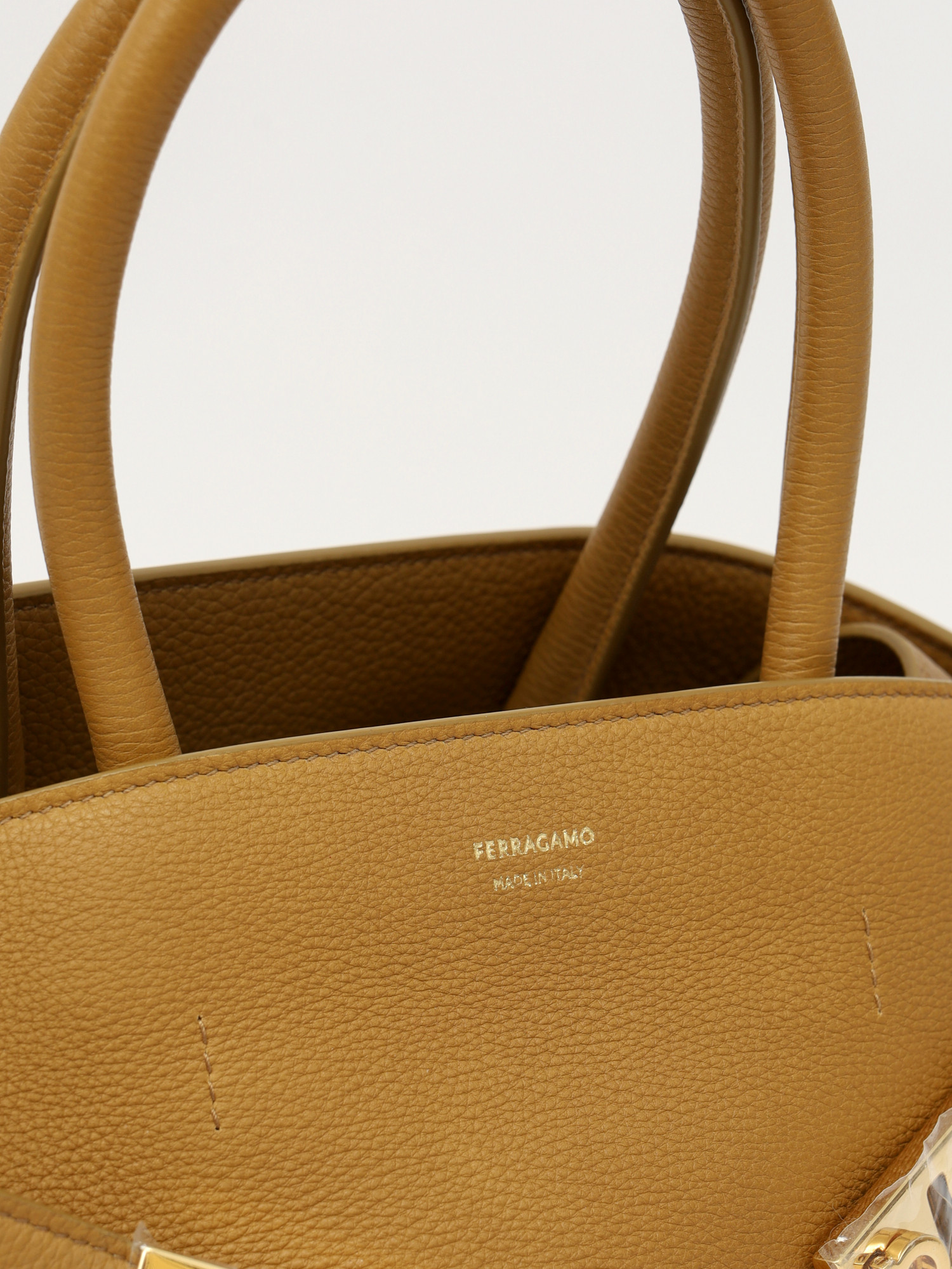 Salvatore Ferragamo Hug 5