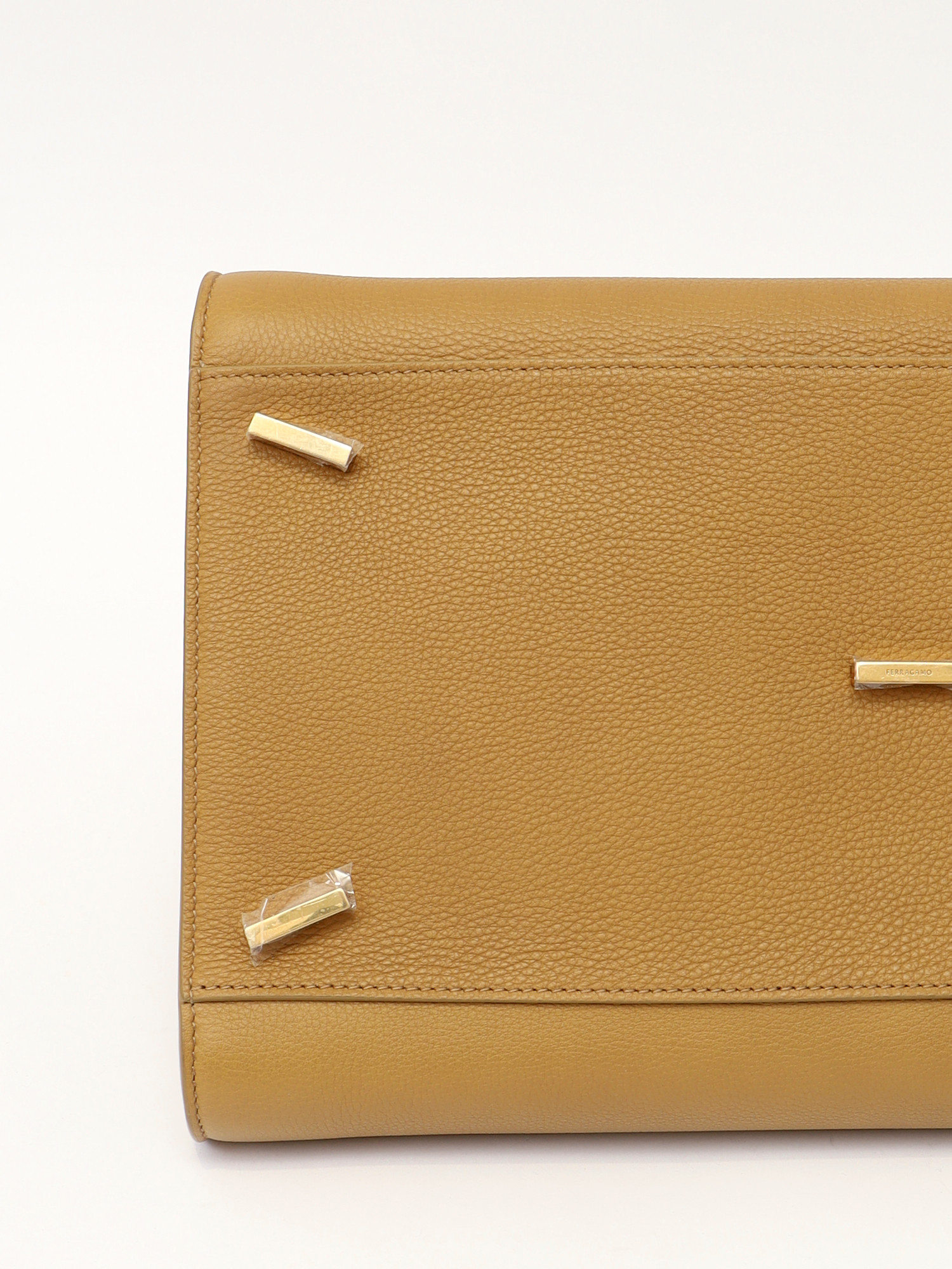 Salvatore Ferragamo Hug 8