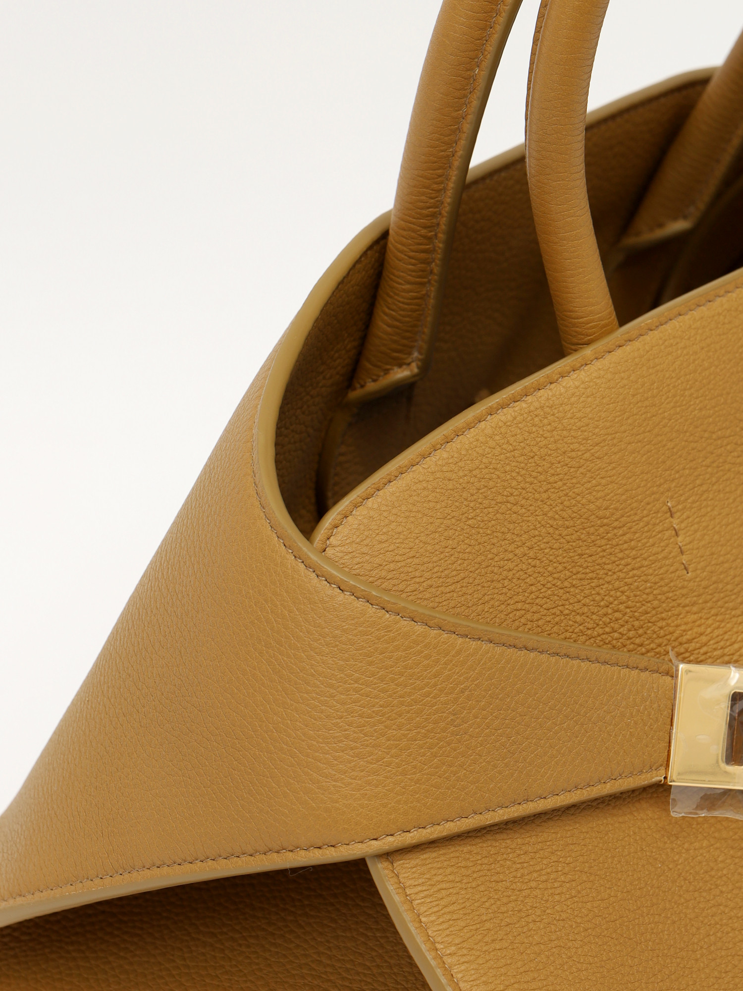 Salvatore Ferragamo Hug 6