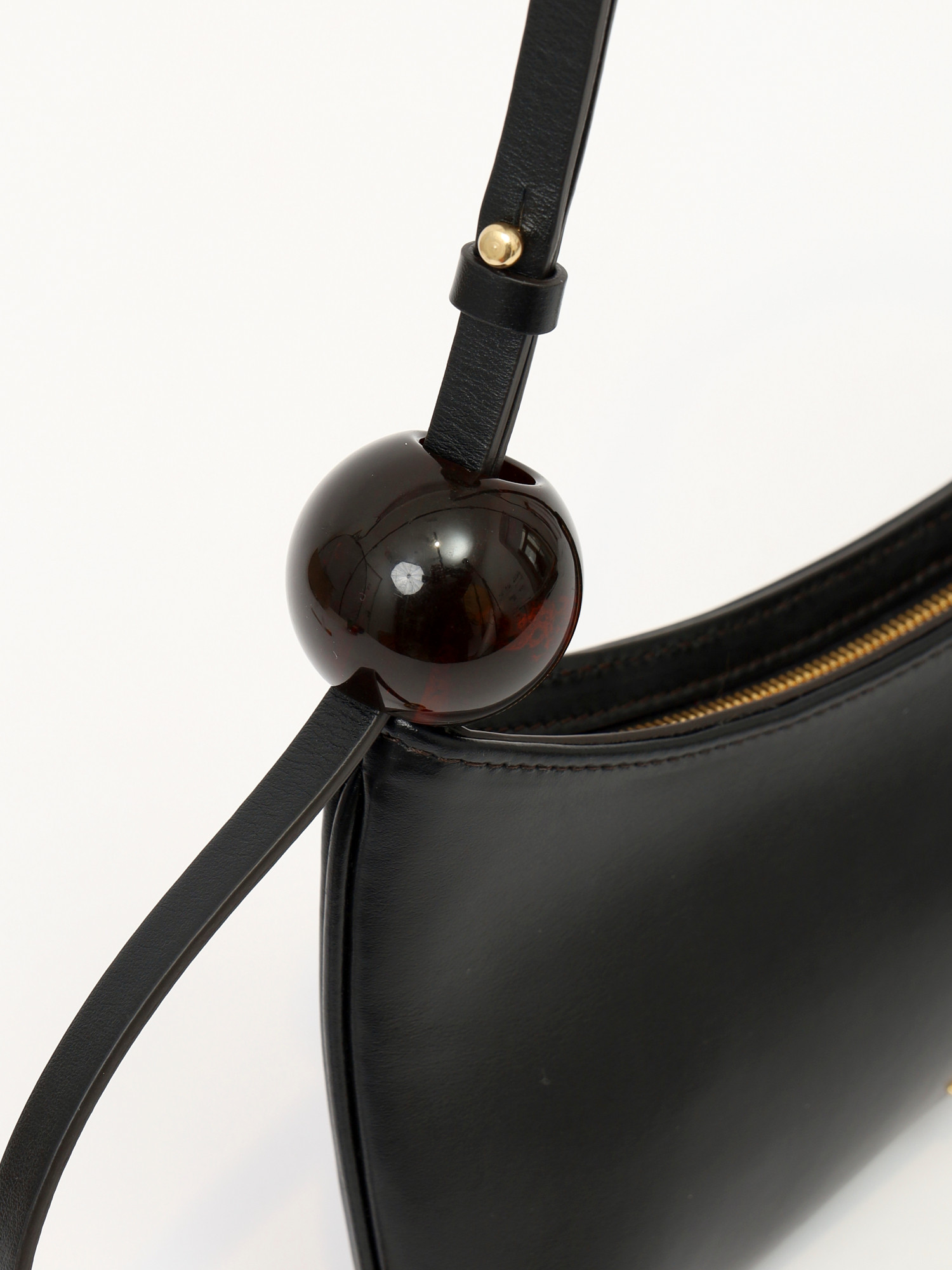 Jacquemus Le Bisou 6