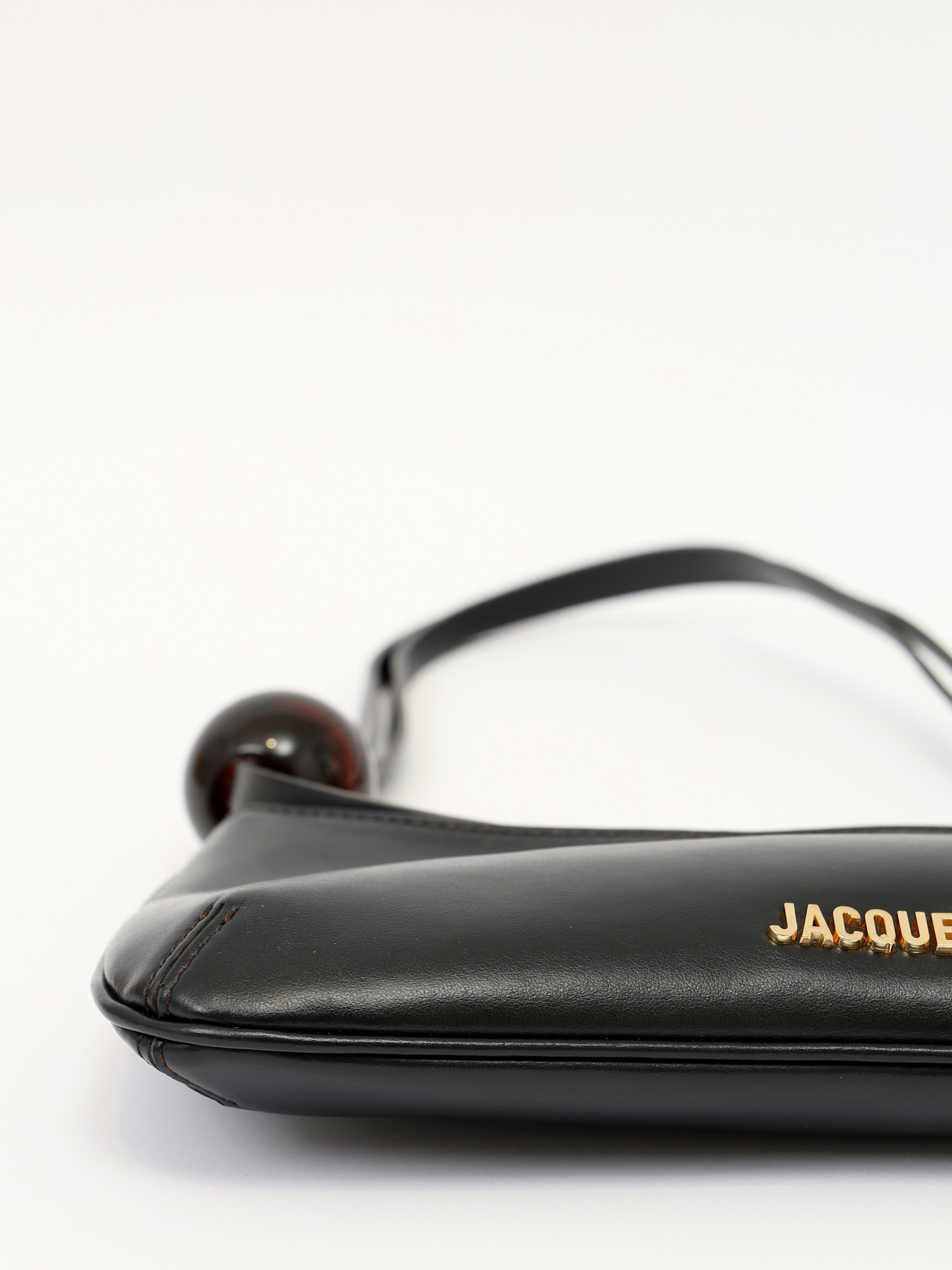 Jacquemus Le Bisou 8
