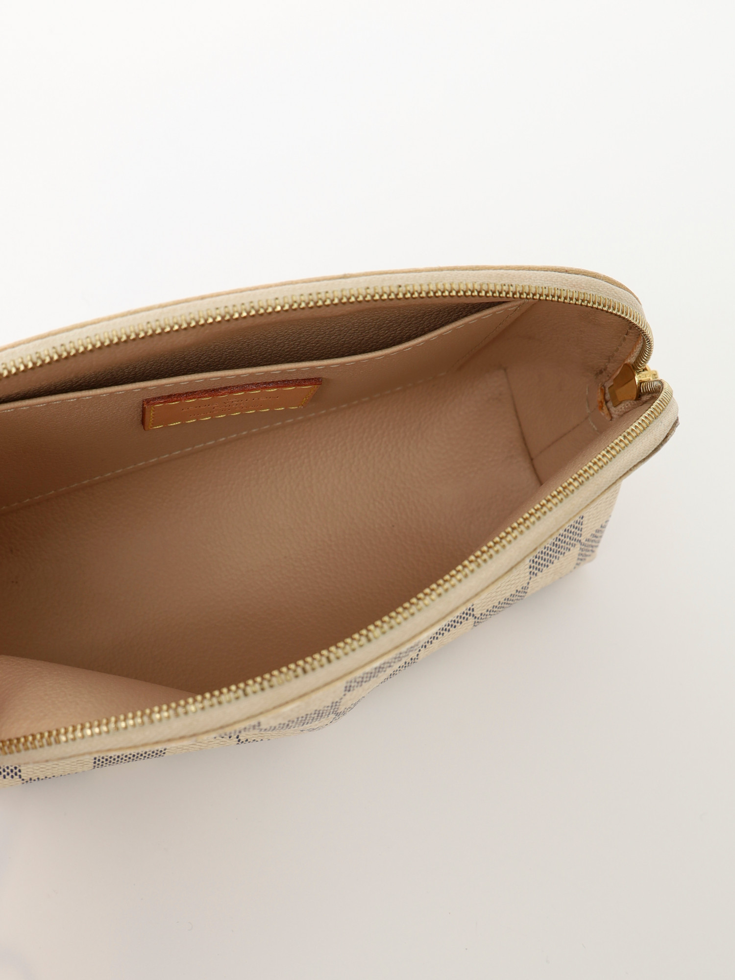 Louis Vuitton Case  7