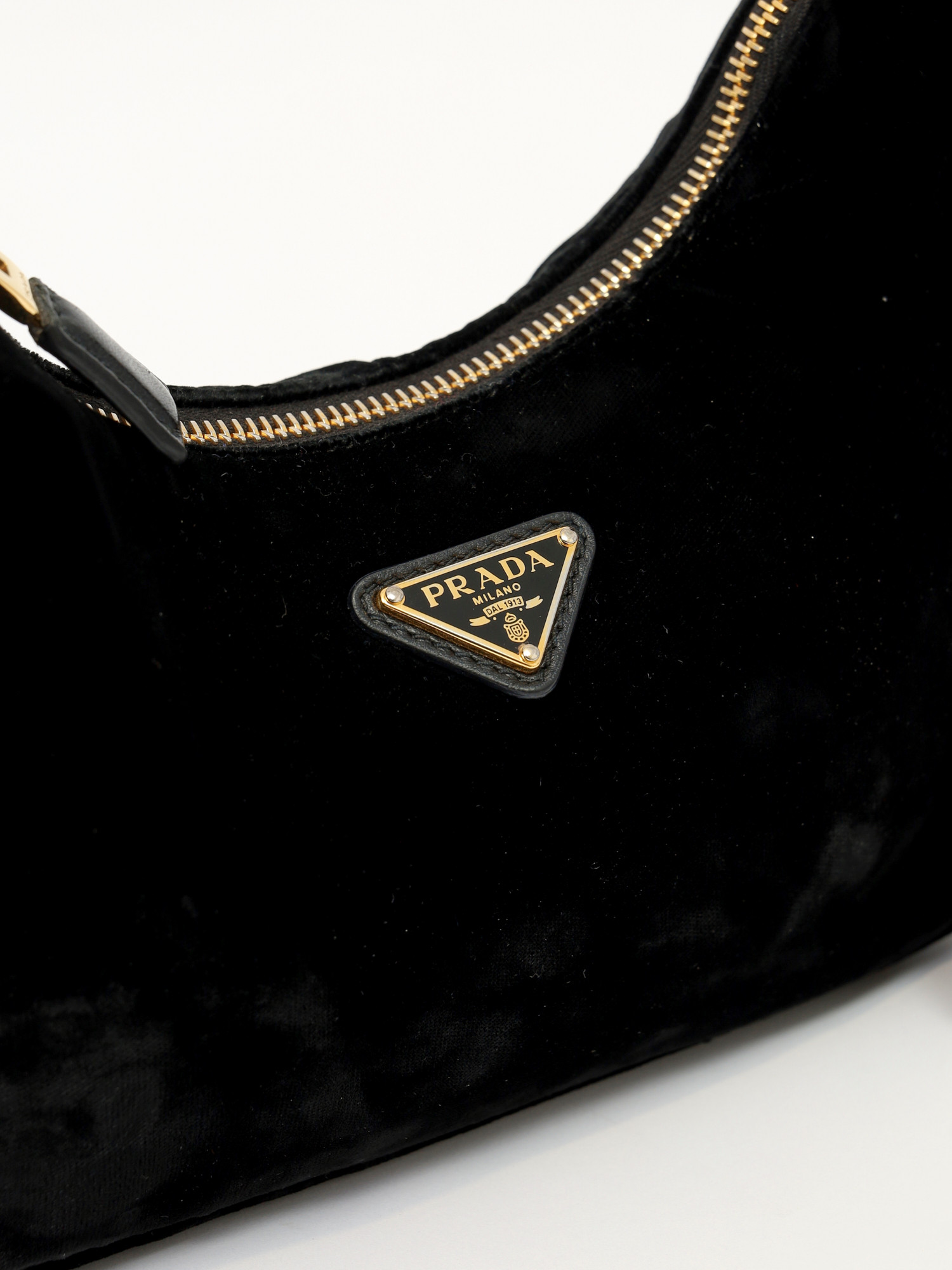Prada Re-Edition 2005 4