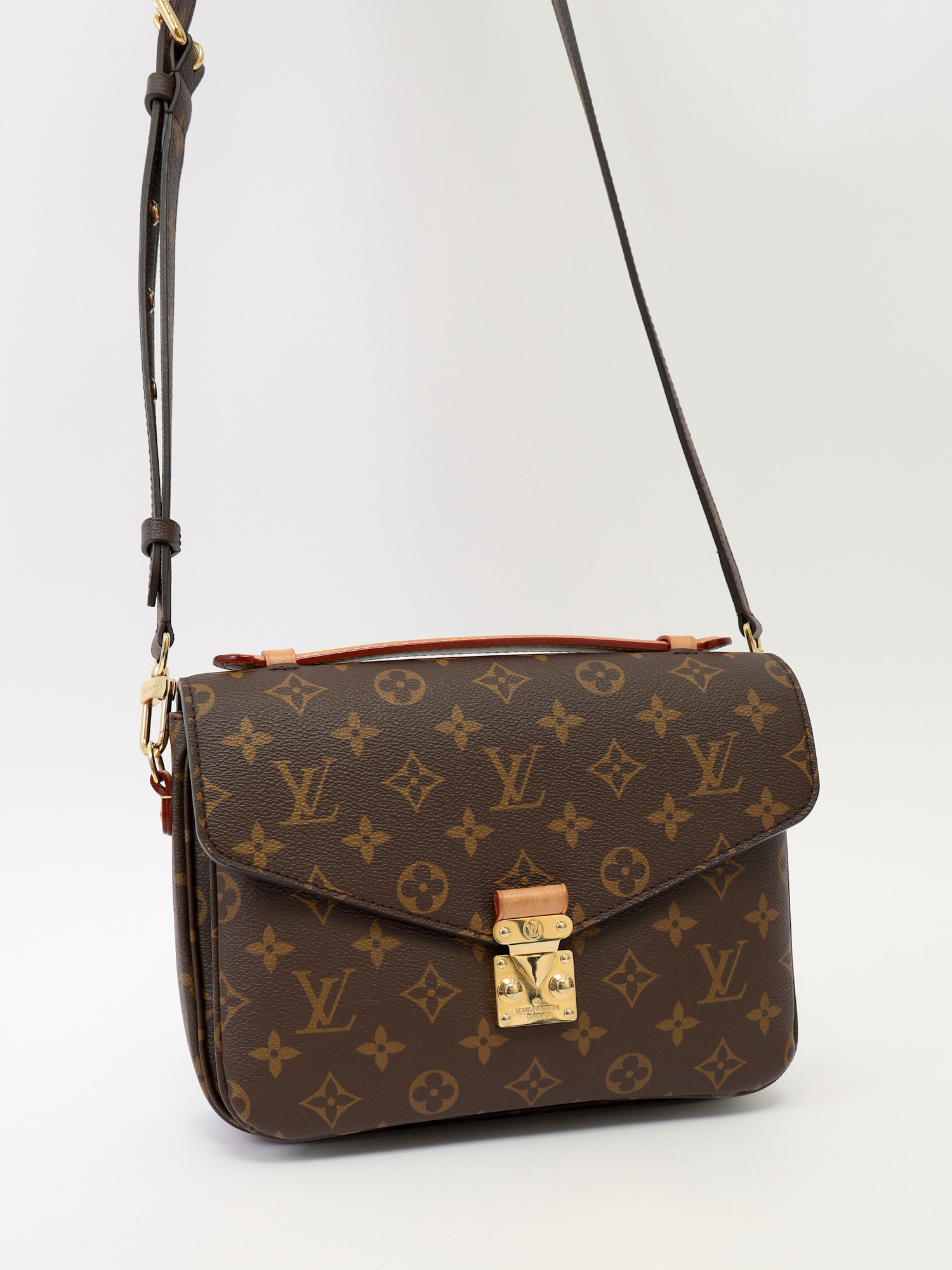 Louis Vuitton Pochette Metis  5