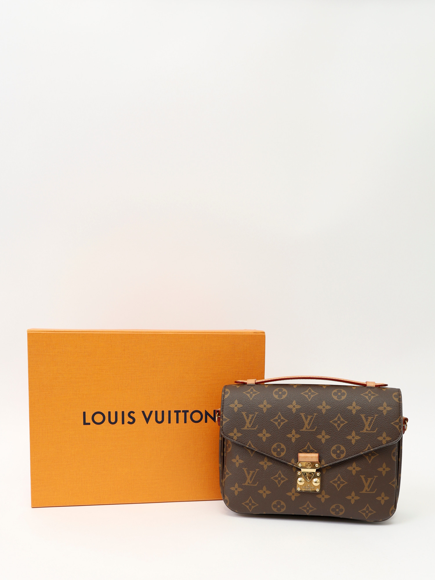 Louis Vuitton Pochette Metis  4