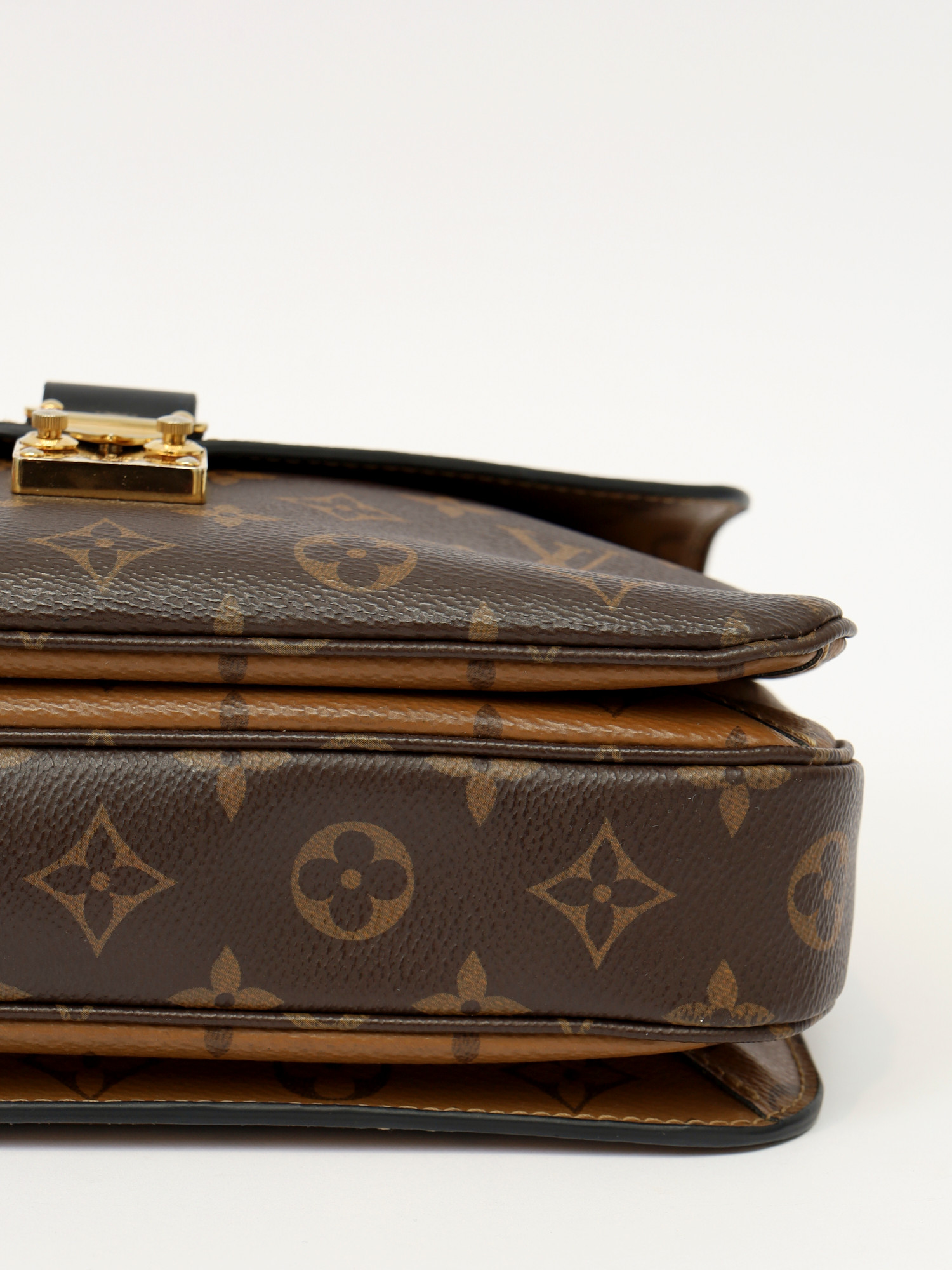 Сумки Louis Vuitton Pochette Metis изображение #11