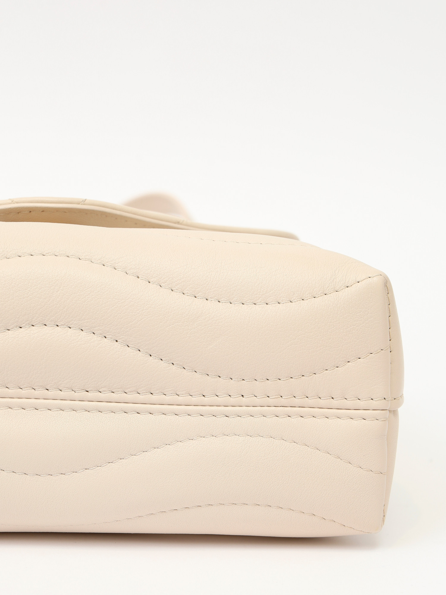 Louis Vuitton Hold Me  10