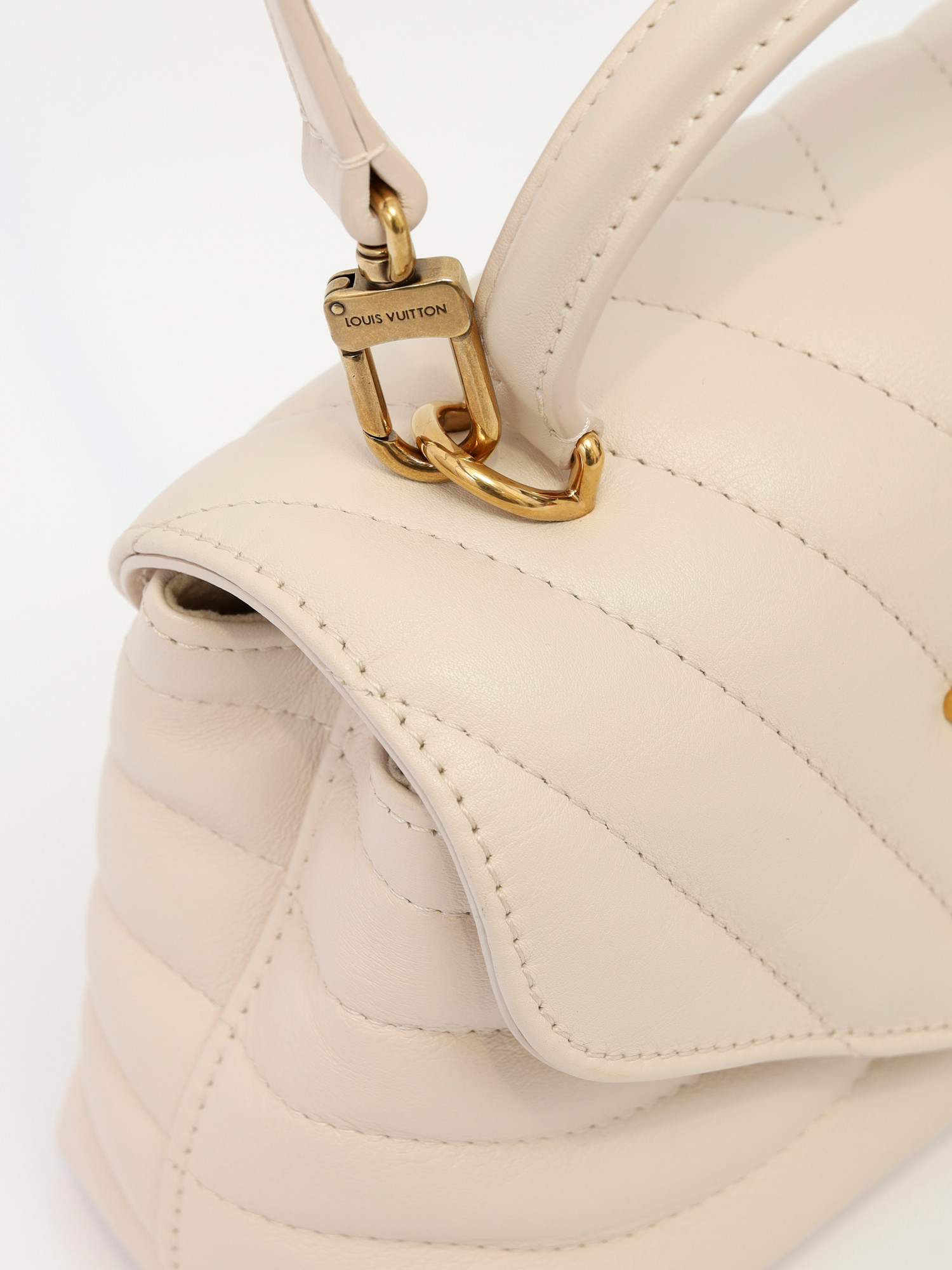 Louis Vuitton Hold Me  6