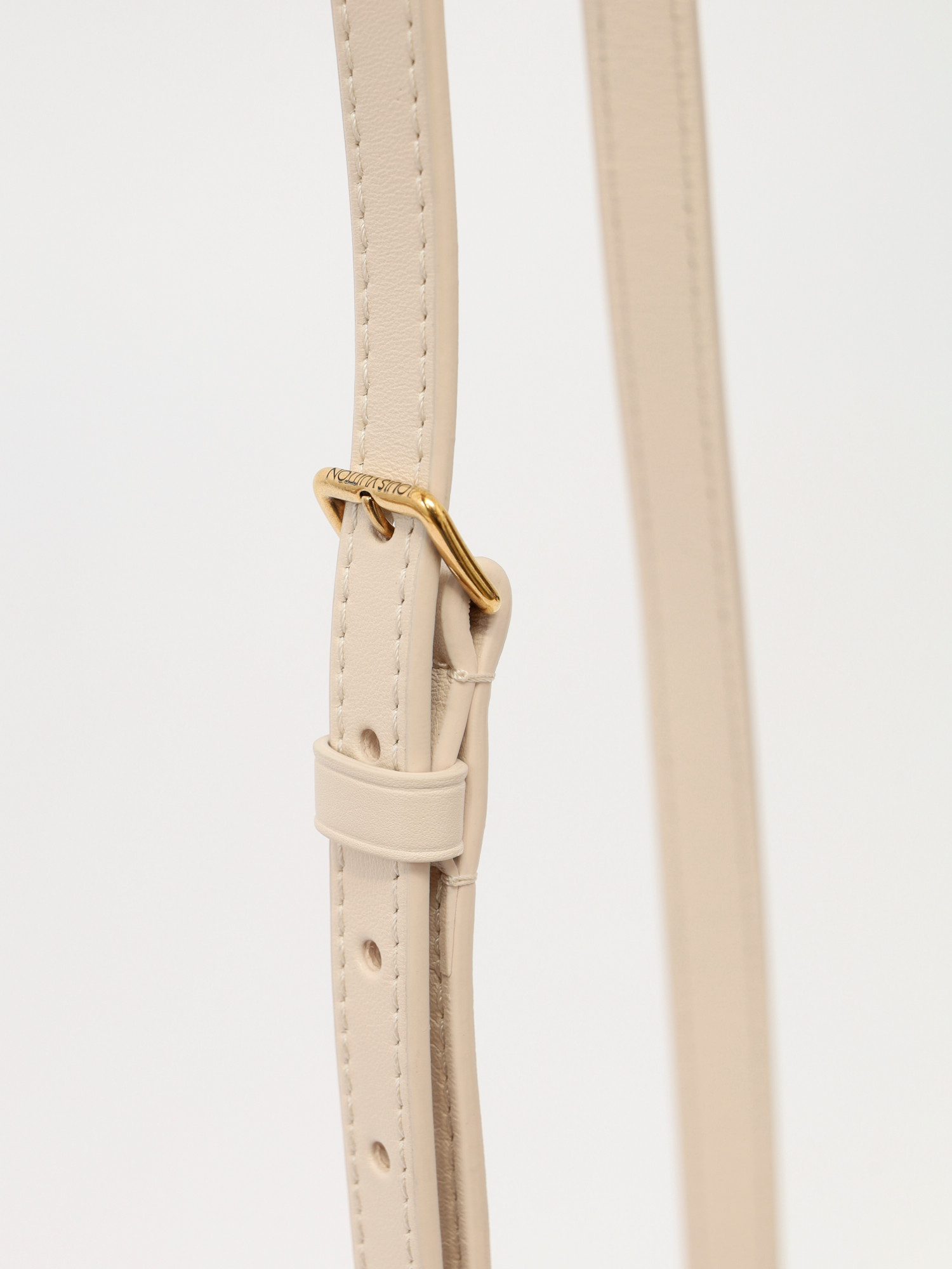Louis Vuitton Hold Me  8