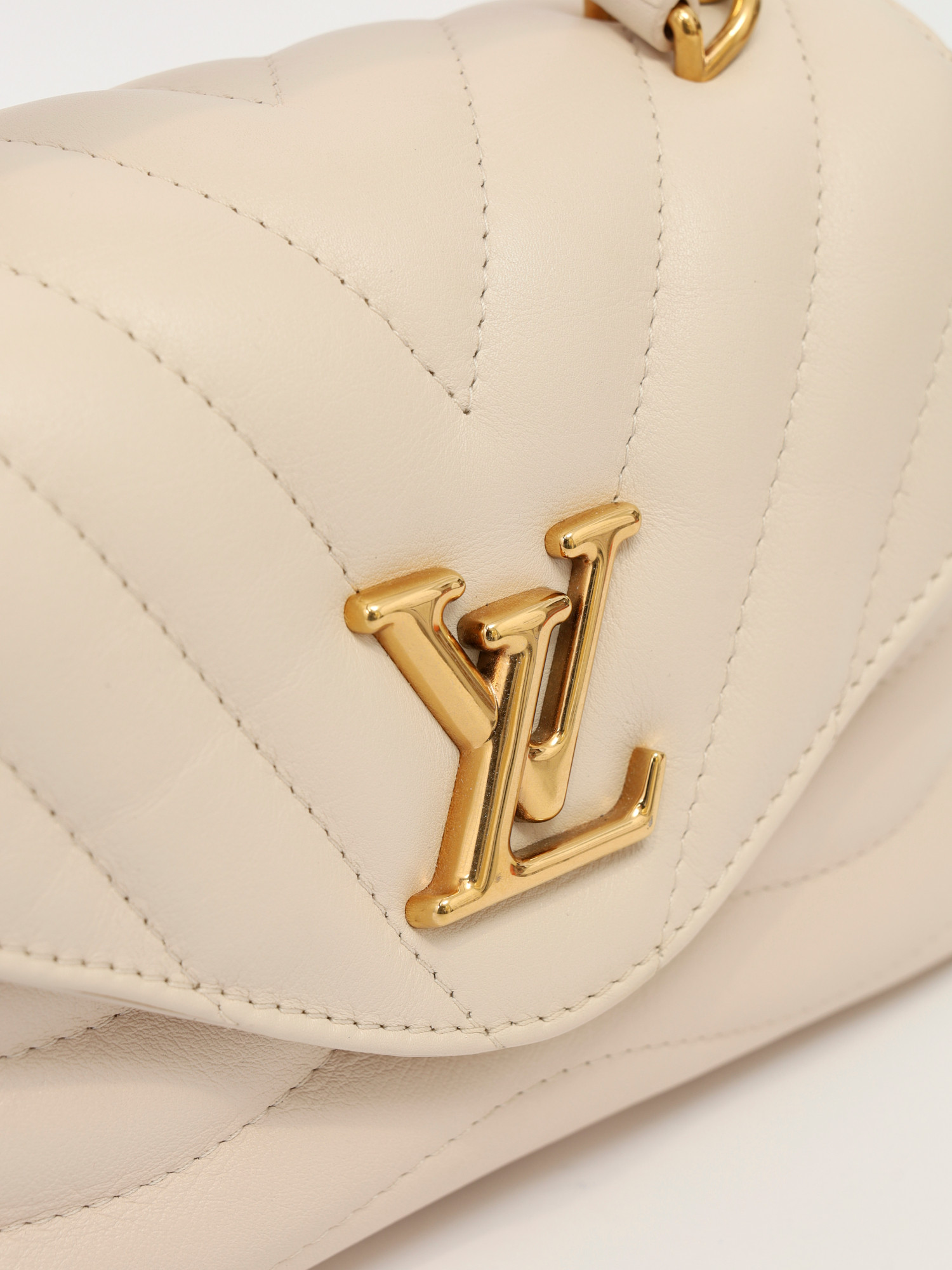 Louis Vuitton Hold Me  5