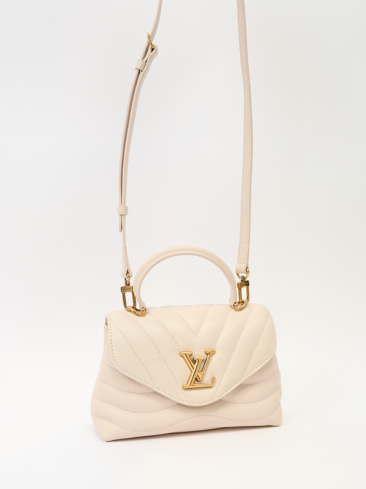 Louis Vuitton Hold Me  4