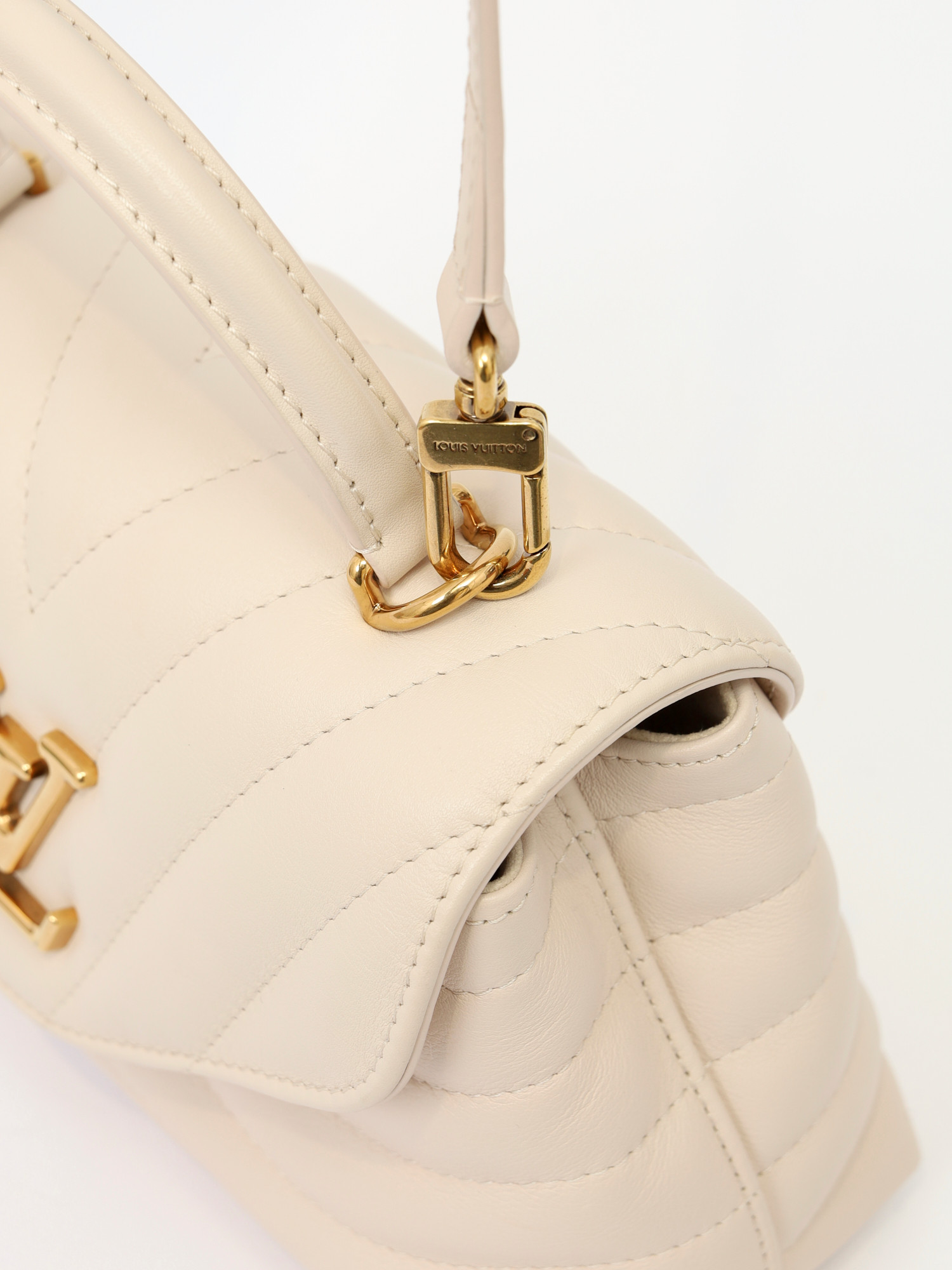 Louis Vuitton Hold Me  7