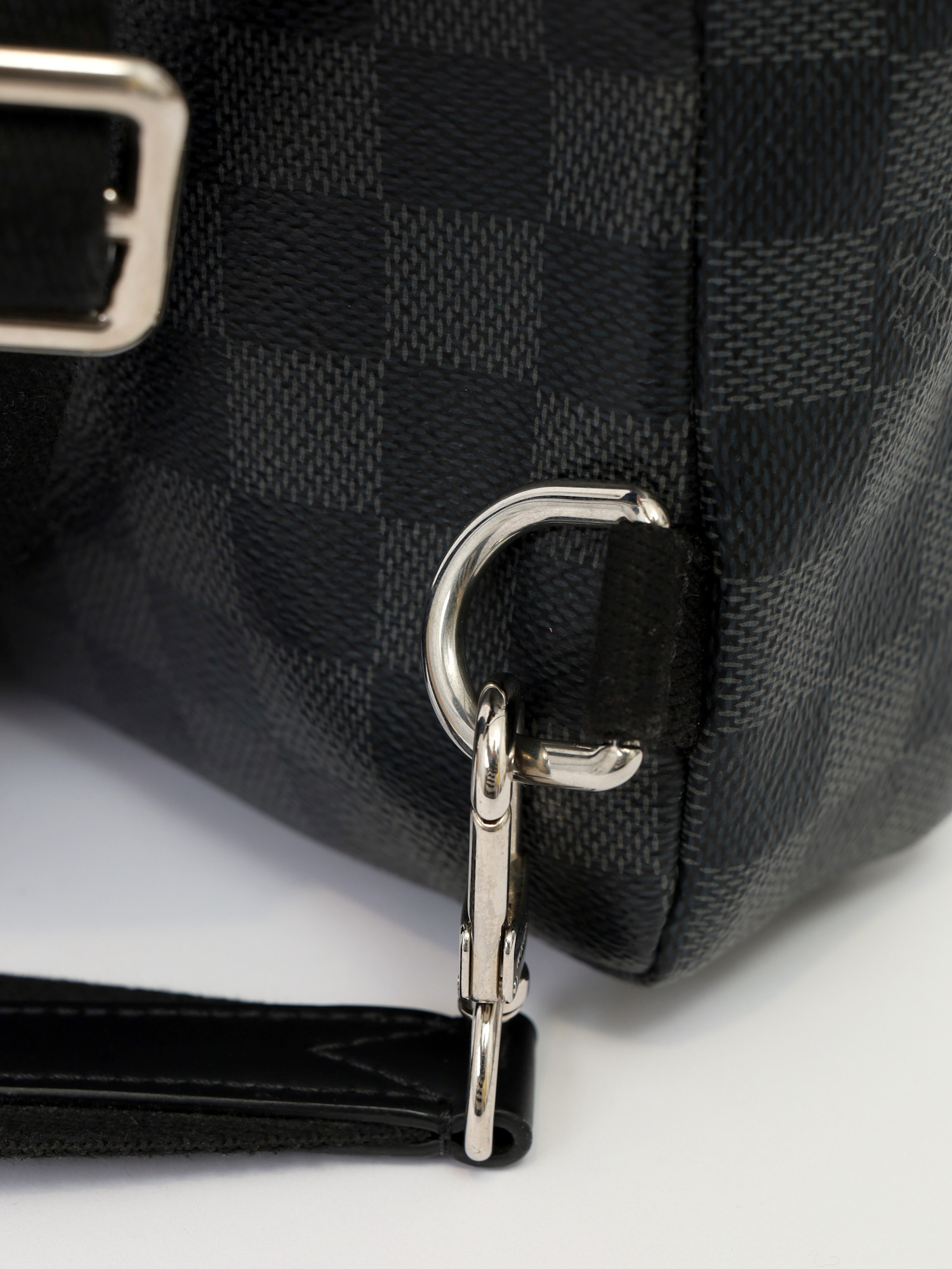 Louis Vuitton Avenue  6