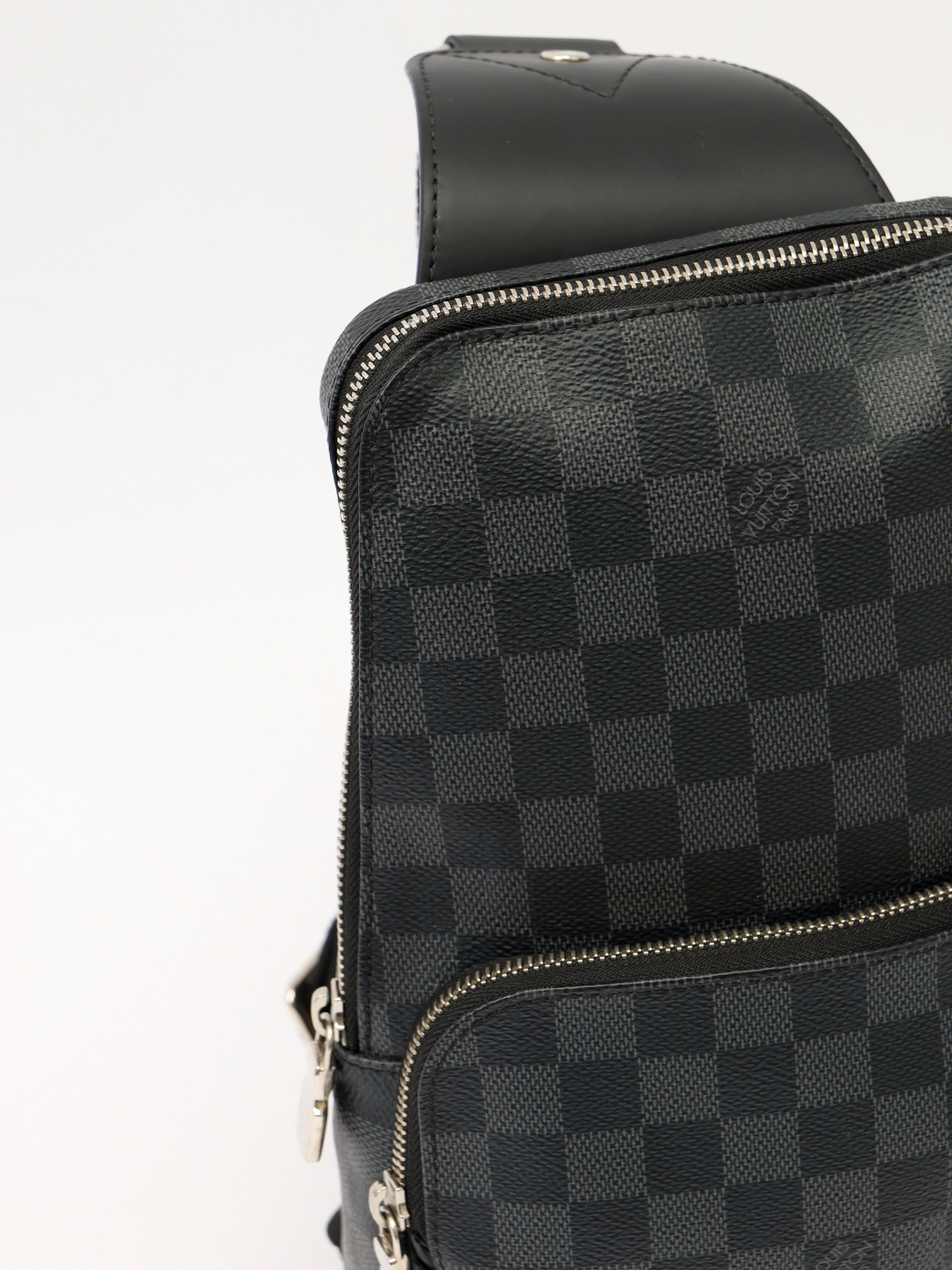 Louis Vuitton Avenue  4