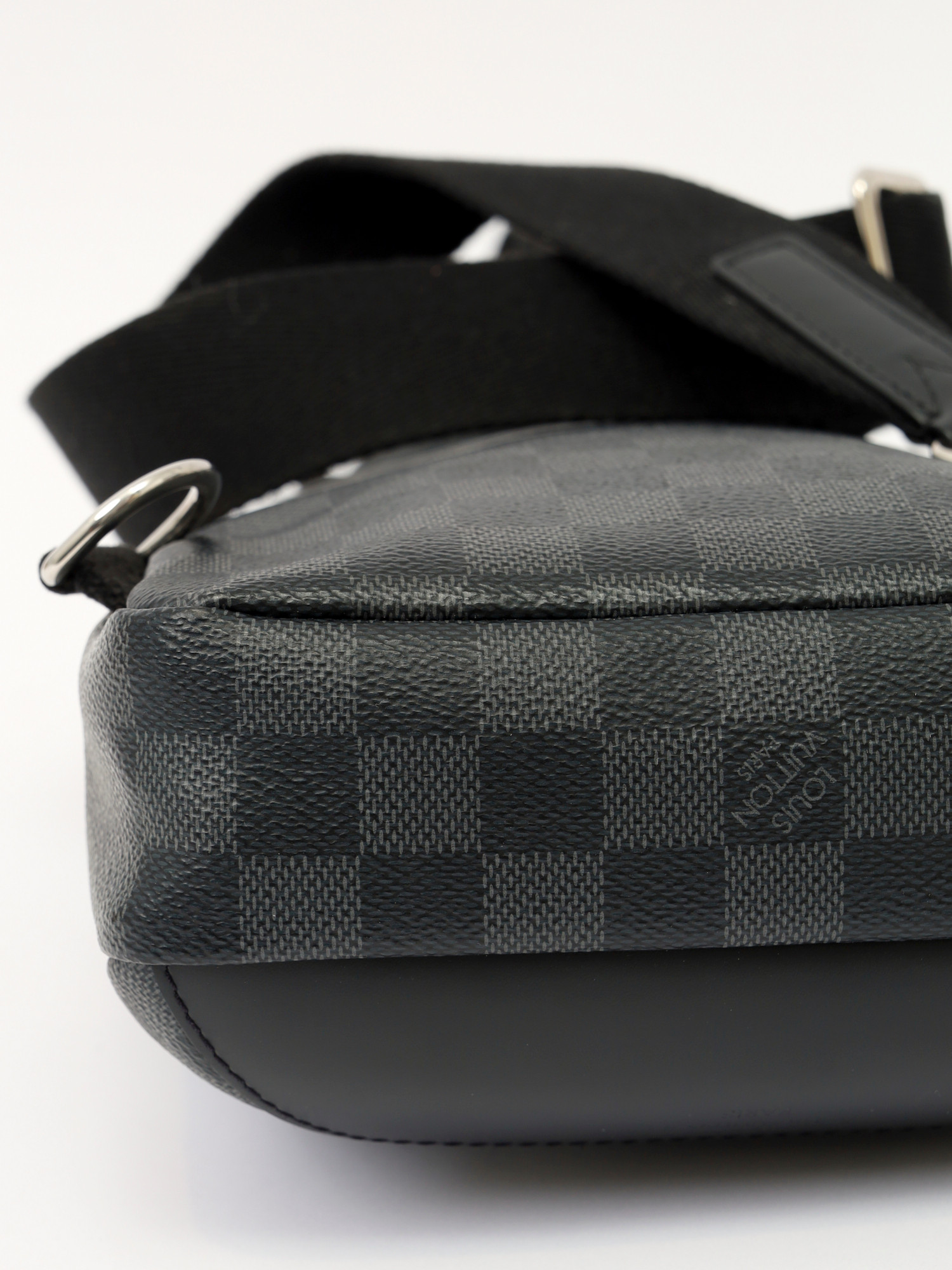 Louis Vuitton Avenue  8