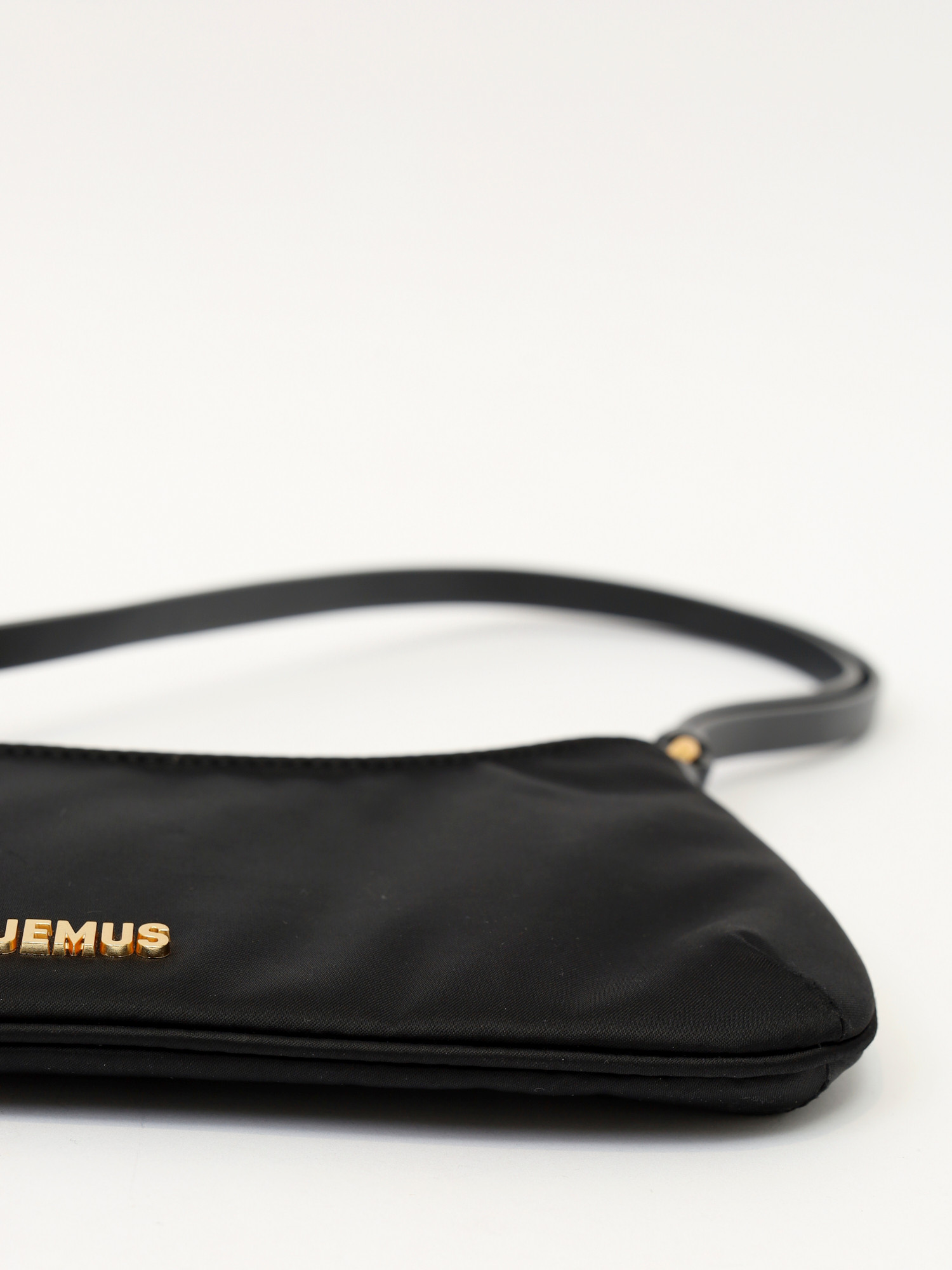 Jacquemus Le Bisou  9