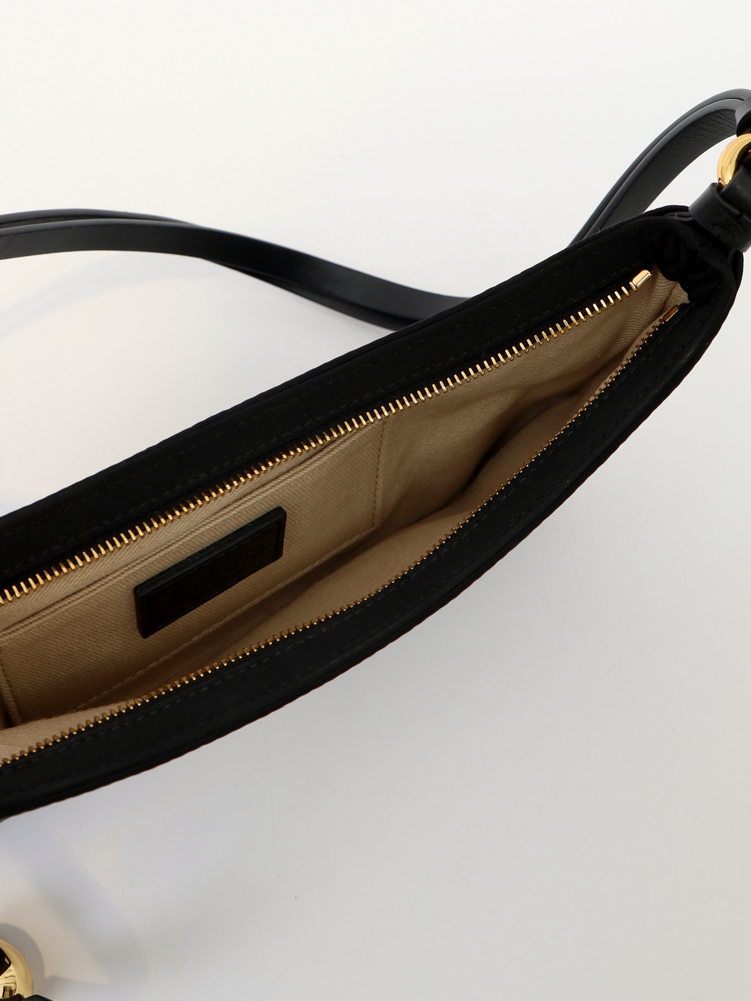 Jacquemus Le Bisou  10