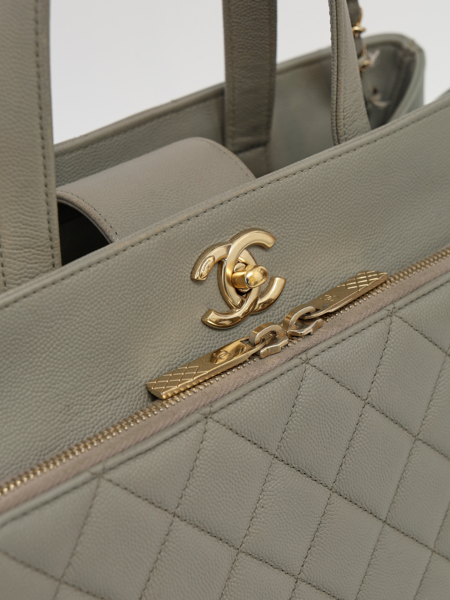 Chanel Business Affinity 5