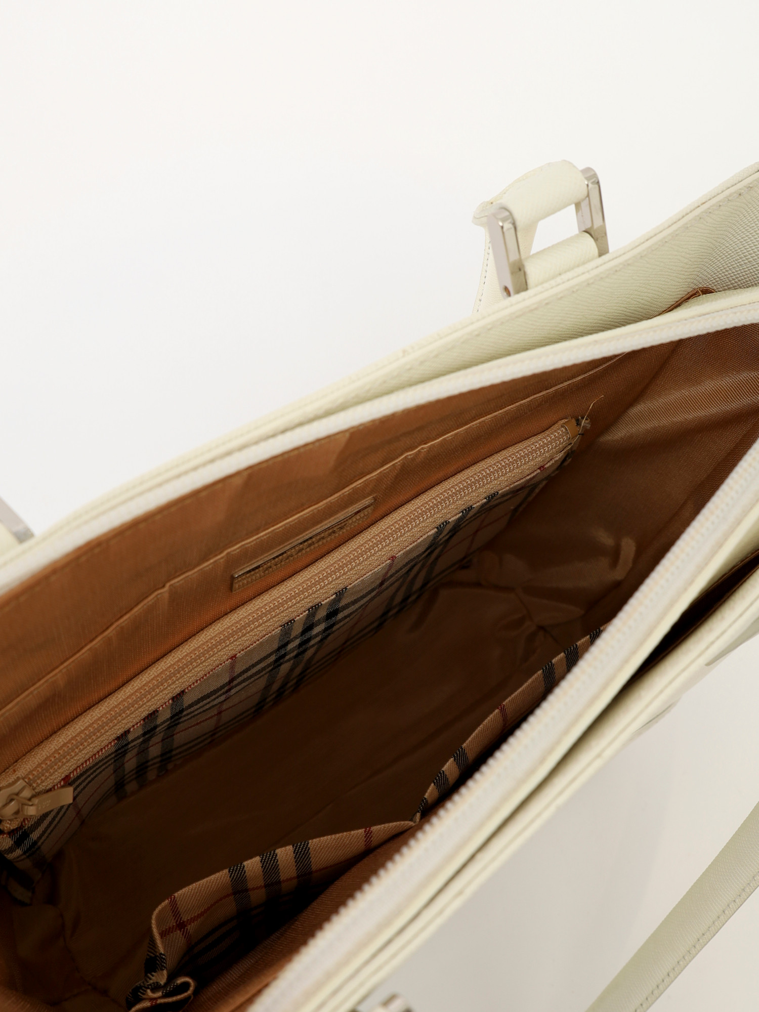 Burberry Leather Bag  9