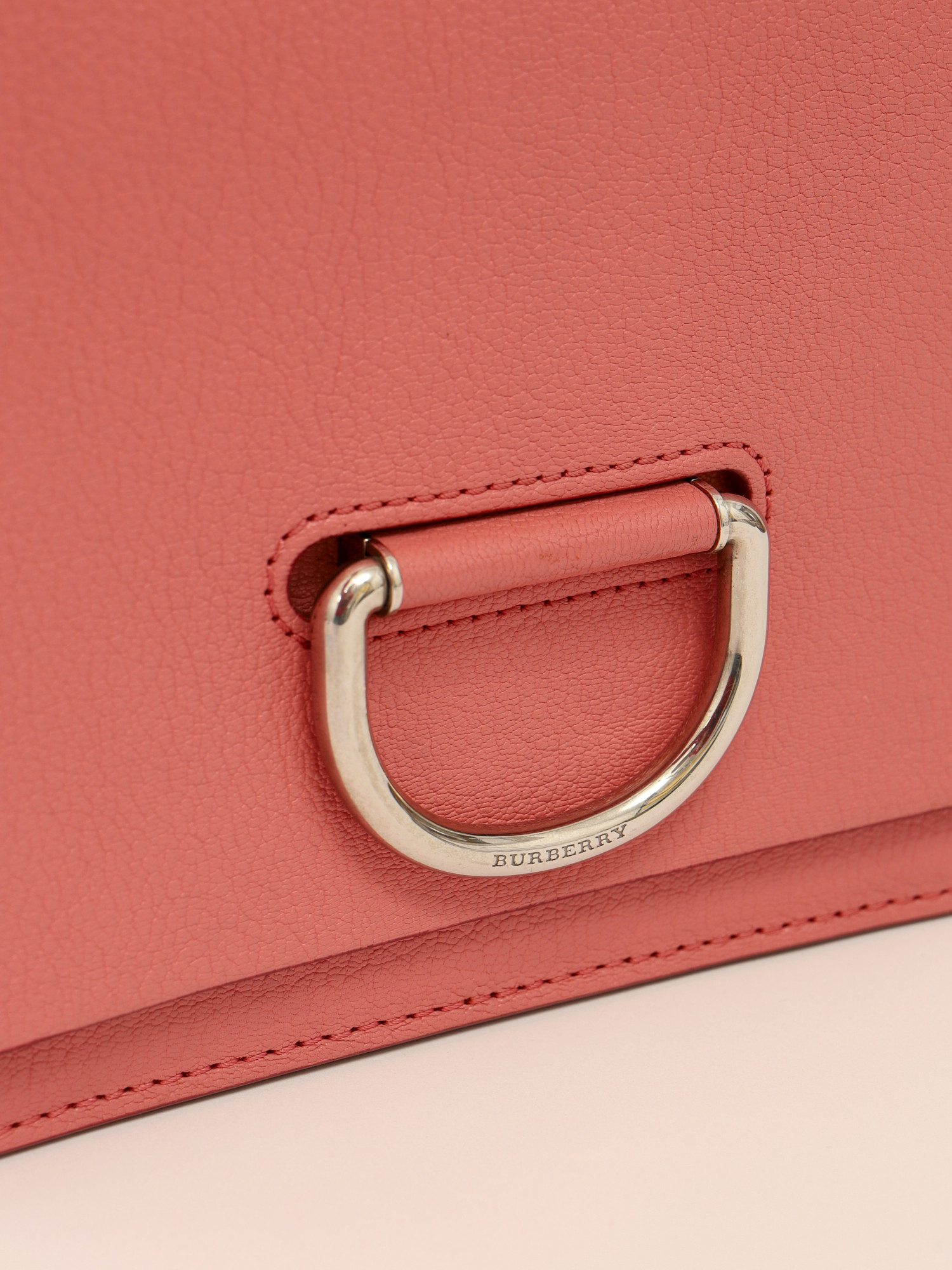 Burberry D-ring  5