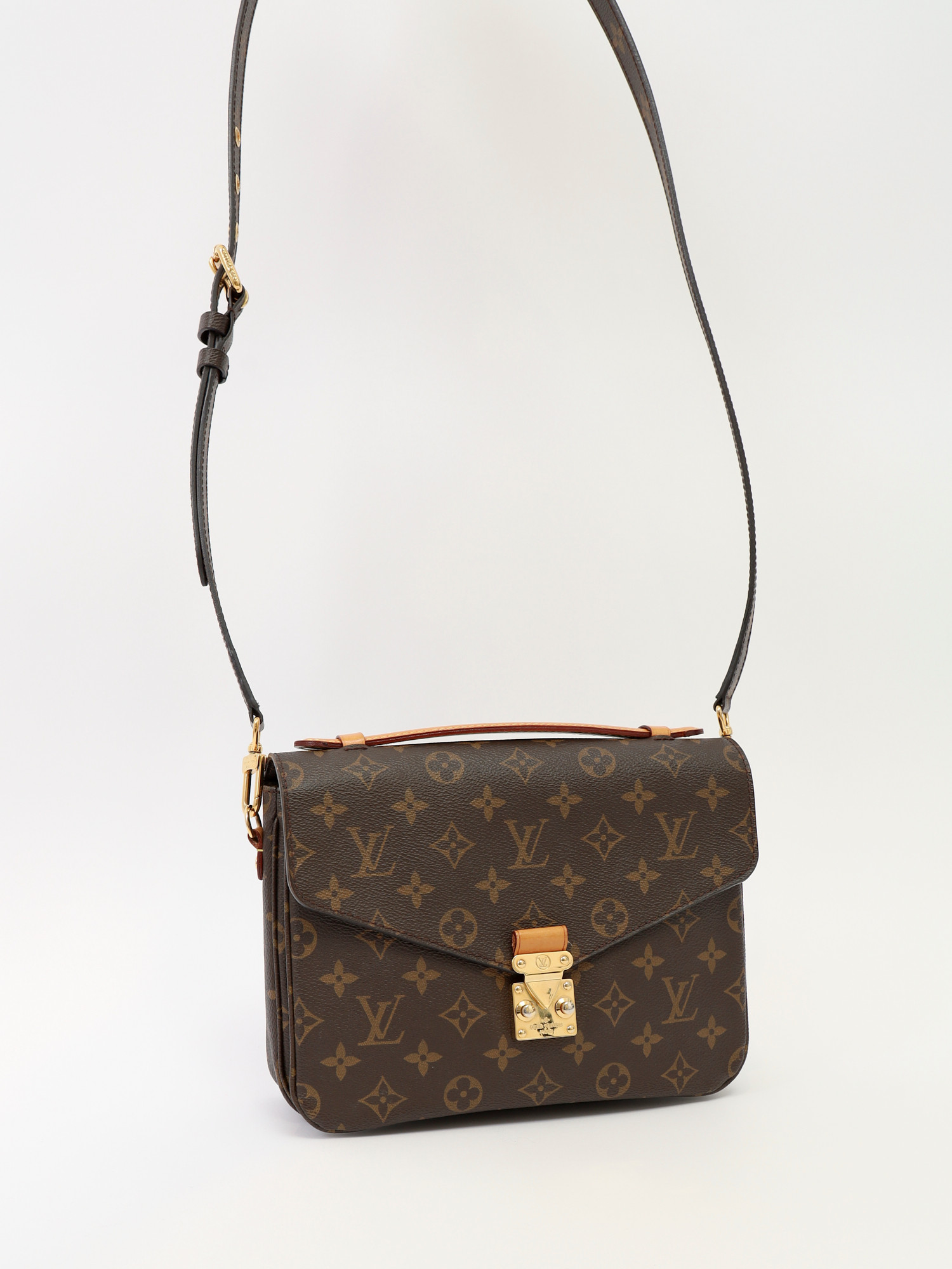Louis Vuitton Pochette Metis  4