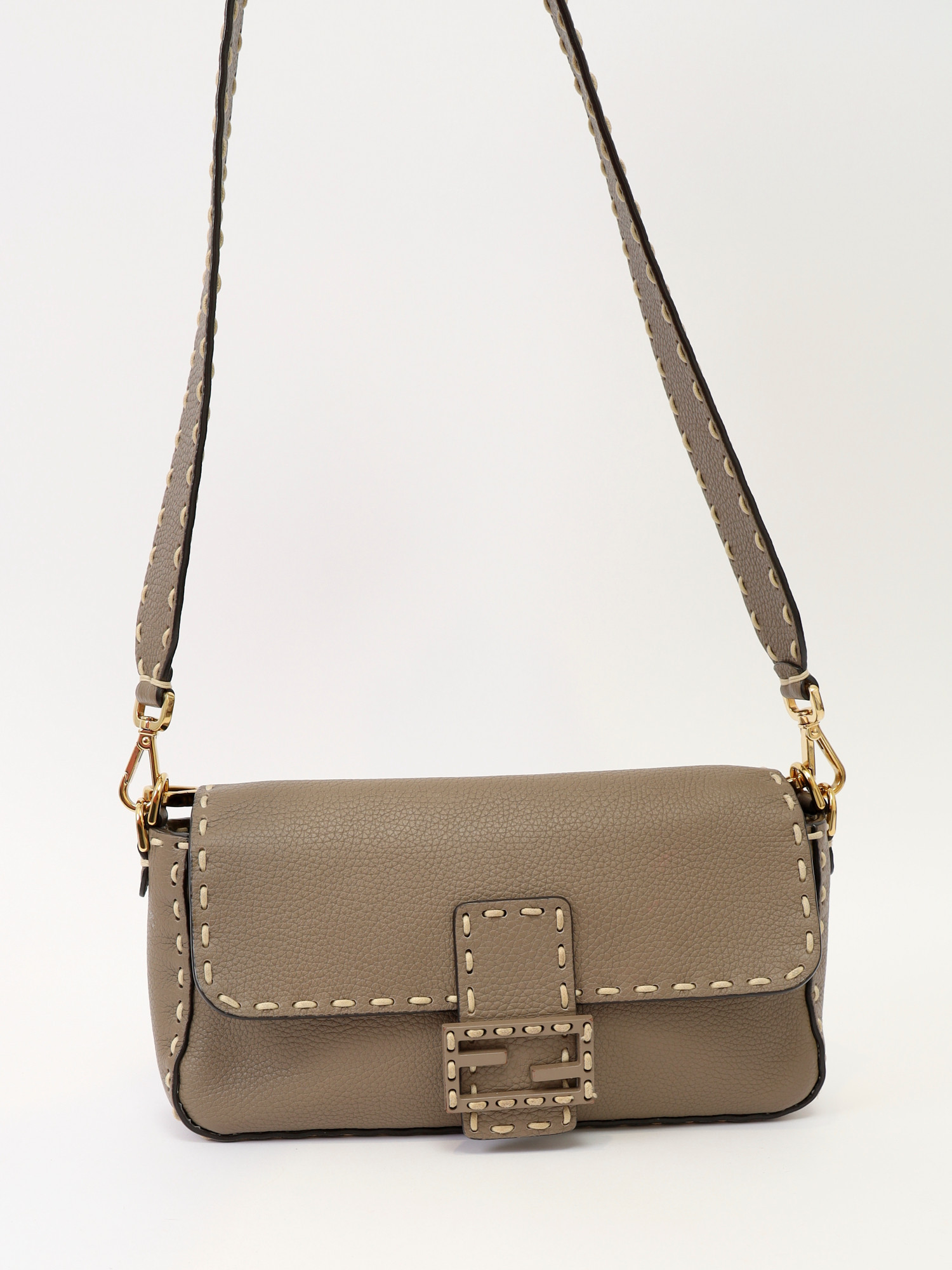 Fendi Baguette  4