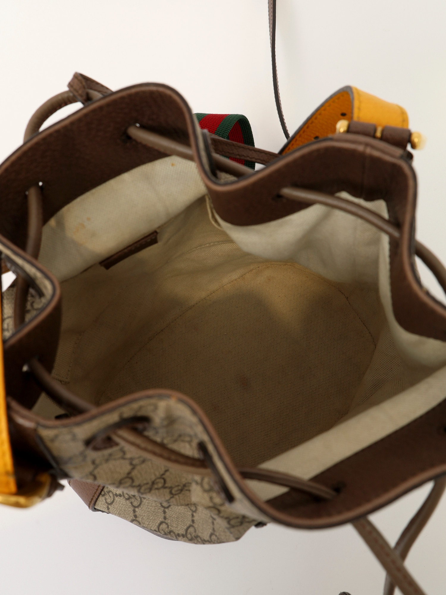 Gucci GG Supreme  10