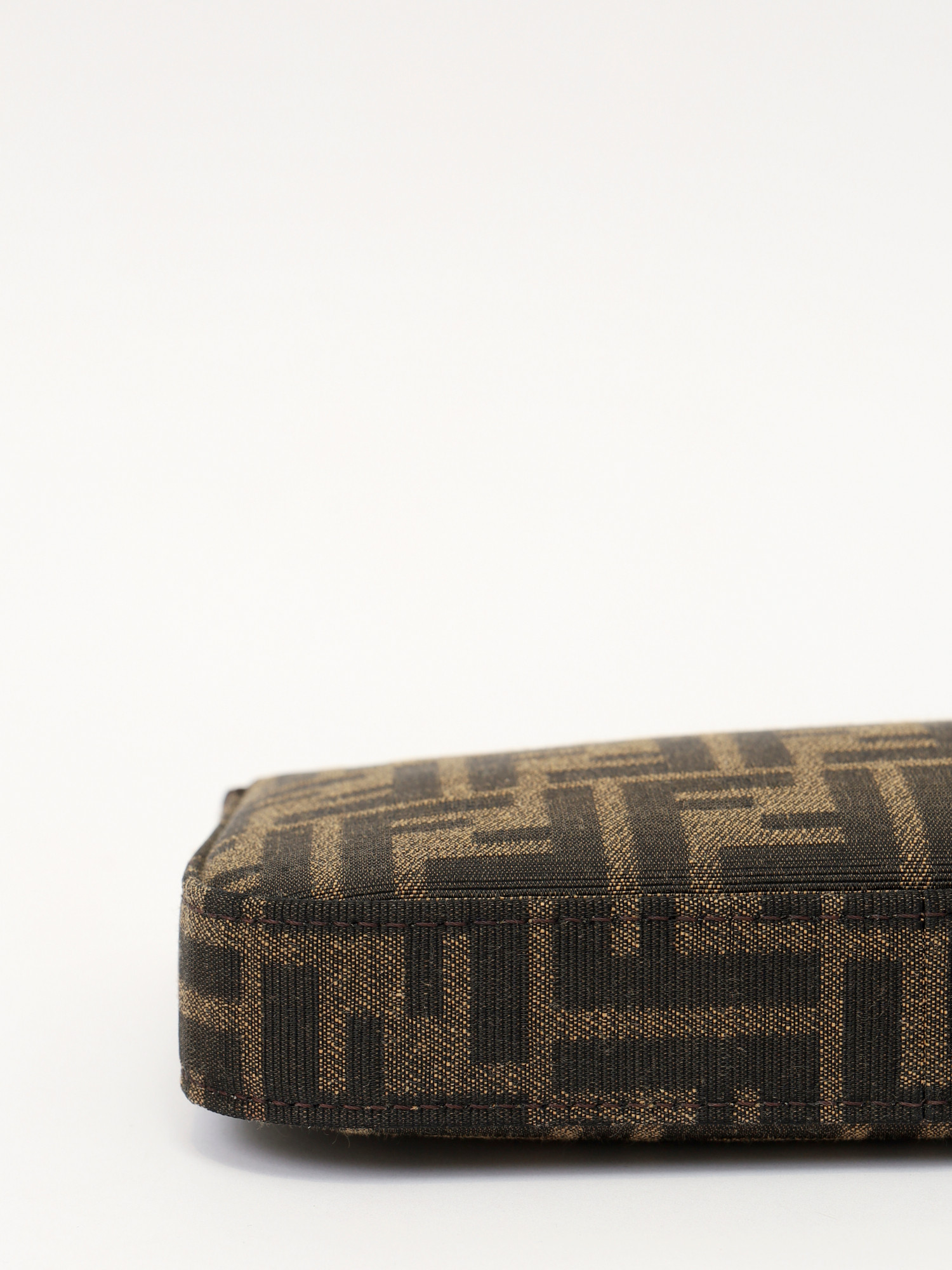 Сумки Fendi Baguette Pouch изображение #9