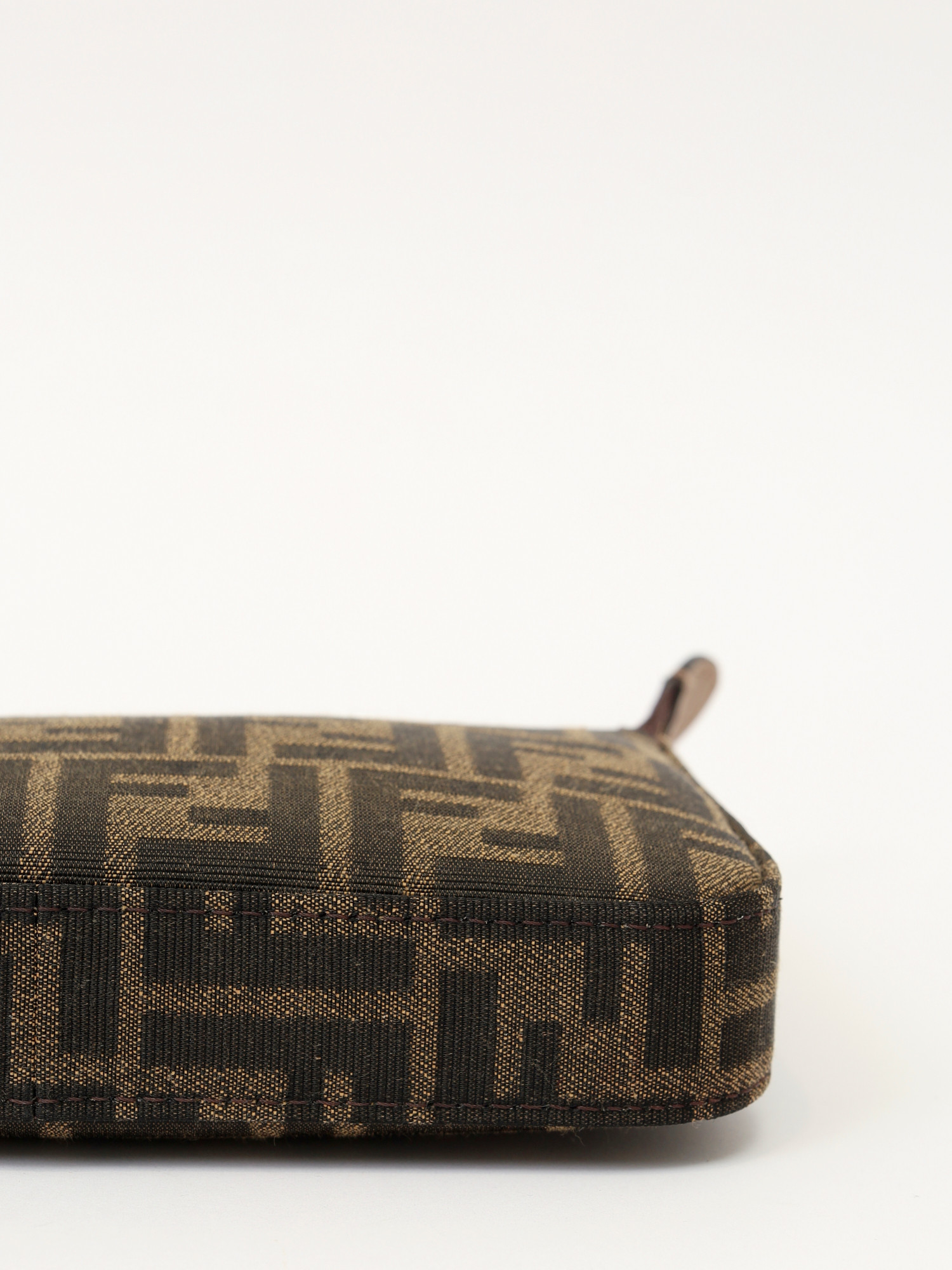 Сумки Fendi Baguette Pouch изображение #10