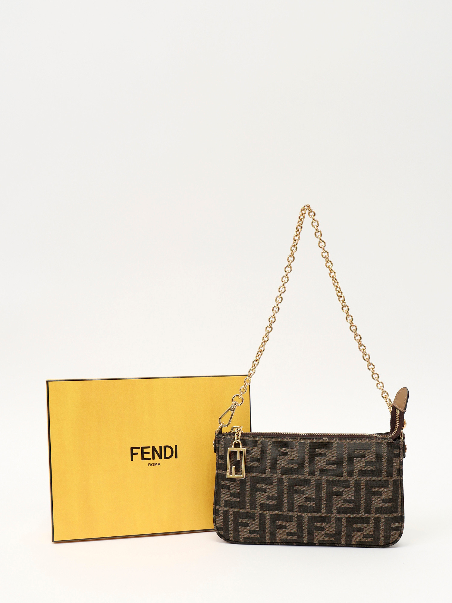 Сумки Fendi Baguette Pouch изображение #5