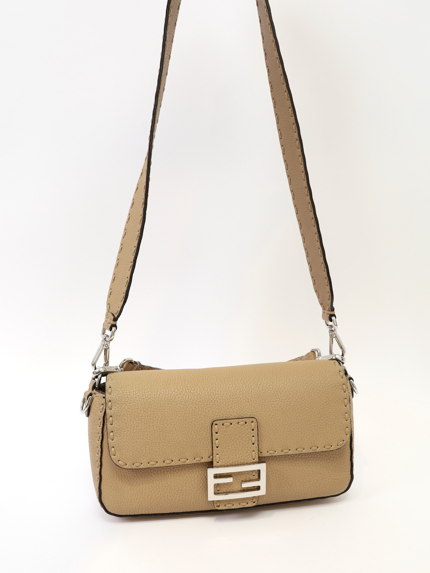 Fendi Baguette  4