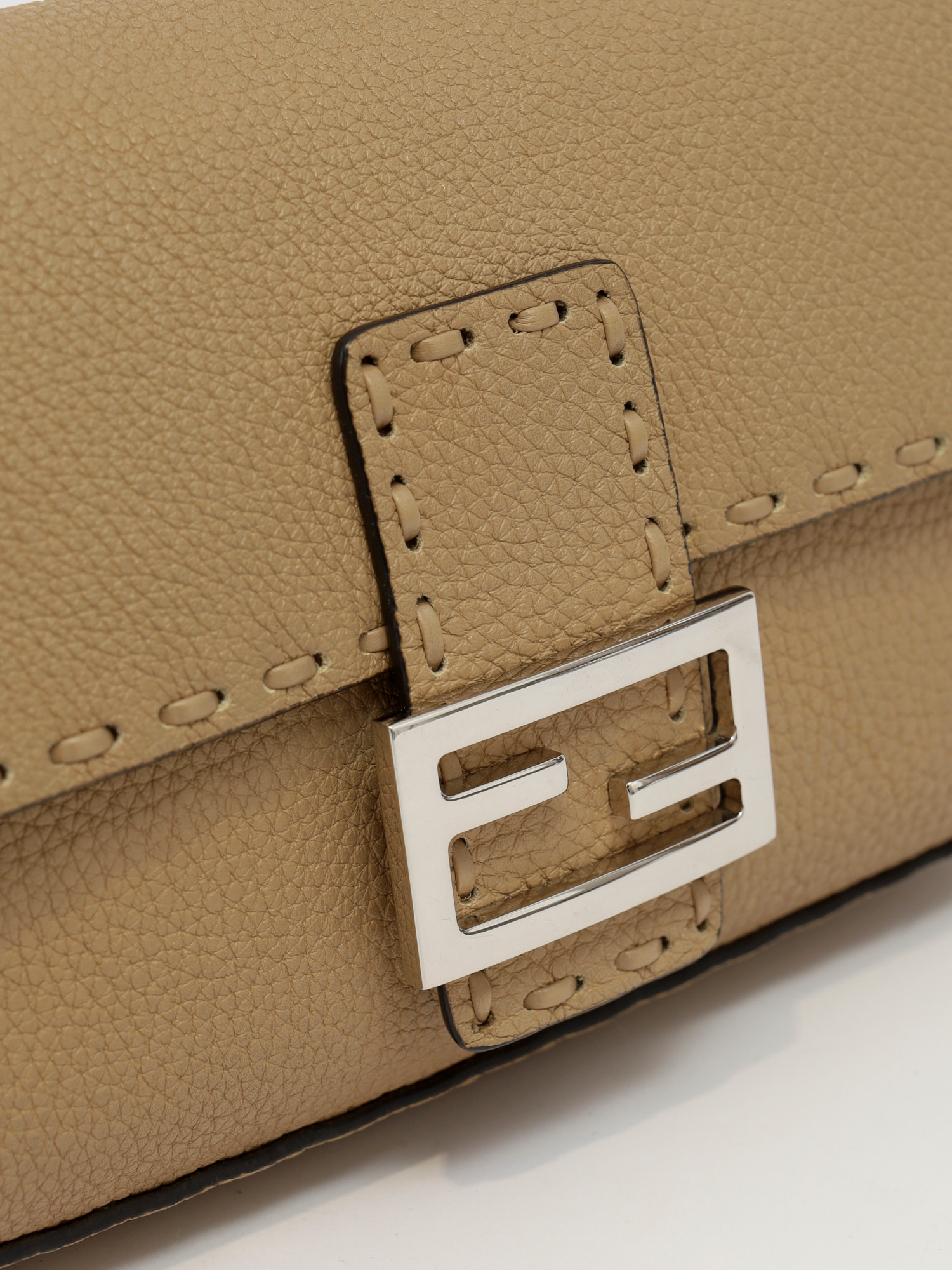 Fendi Baguette  5
