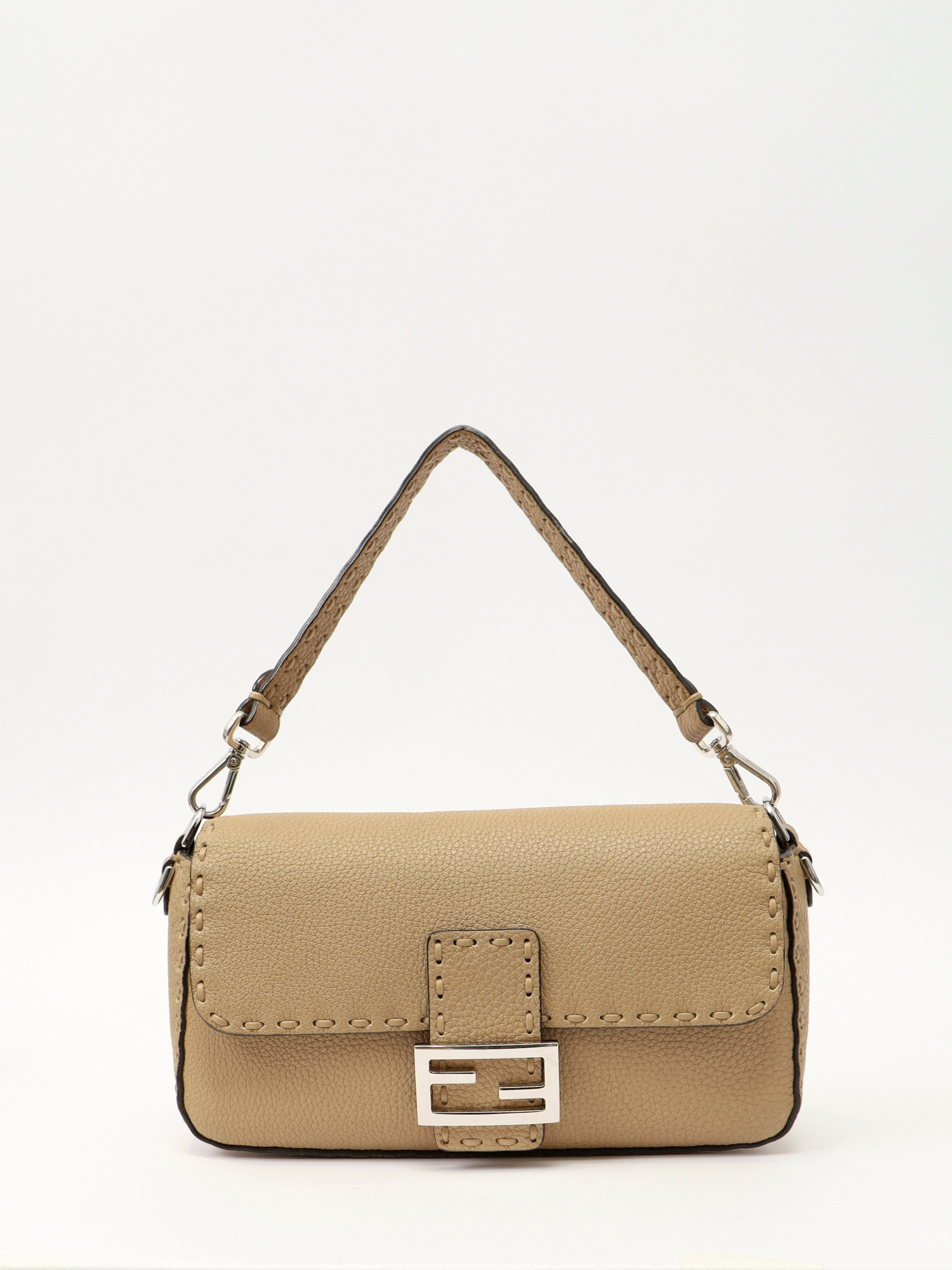 Fendi Baguette  0