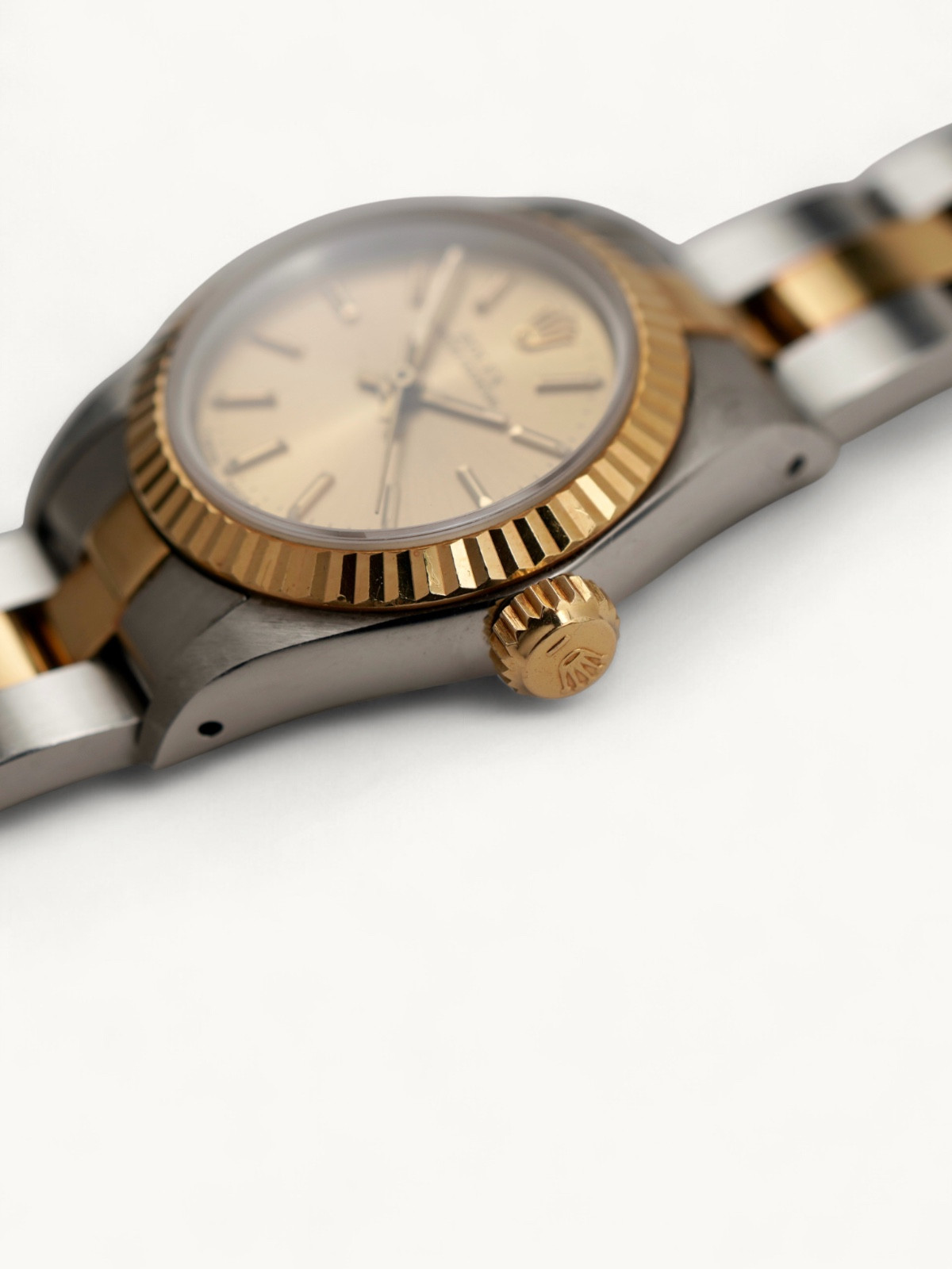 Rolex Oyster Perpetual 26 2