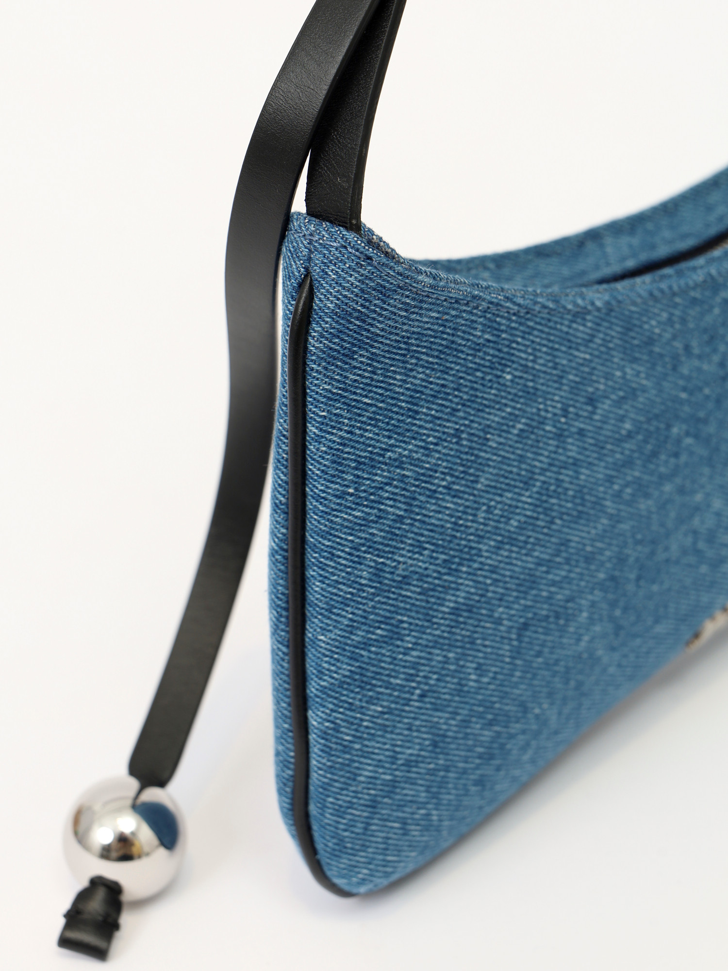 Jacquemus Le Bisou  5