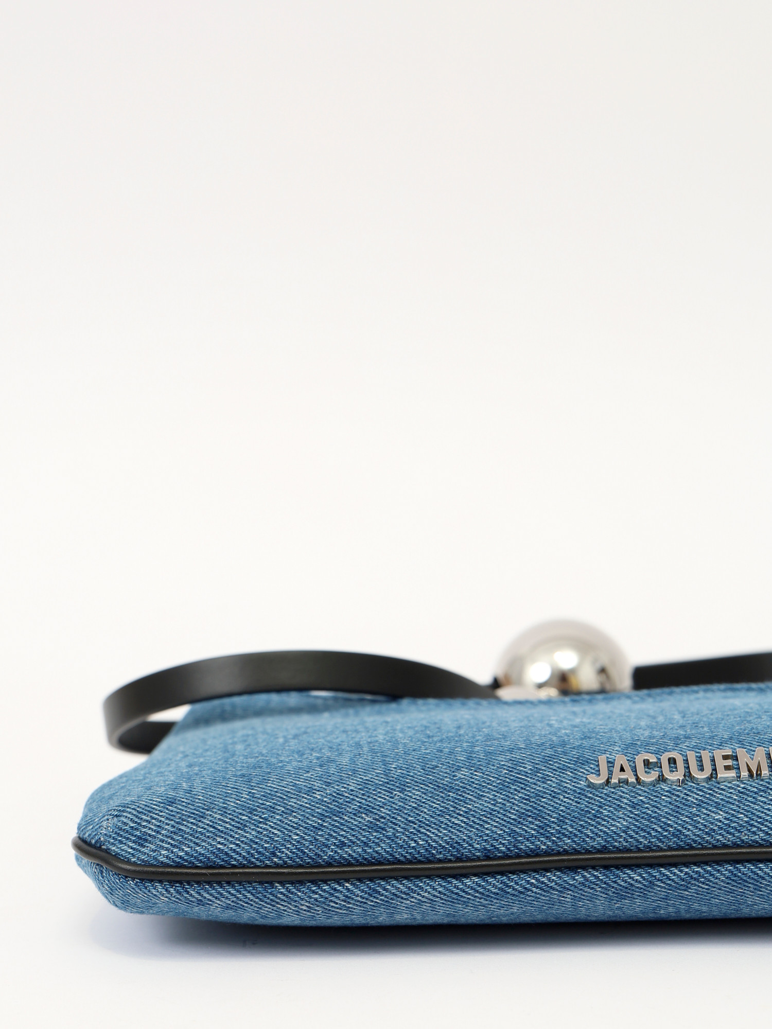 Jacquemus Le Bisou  7